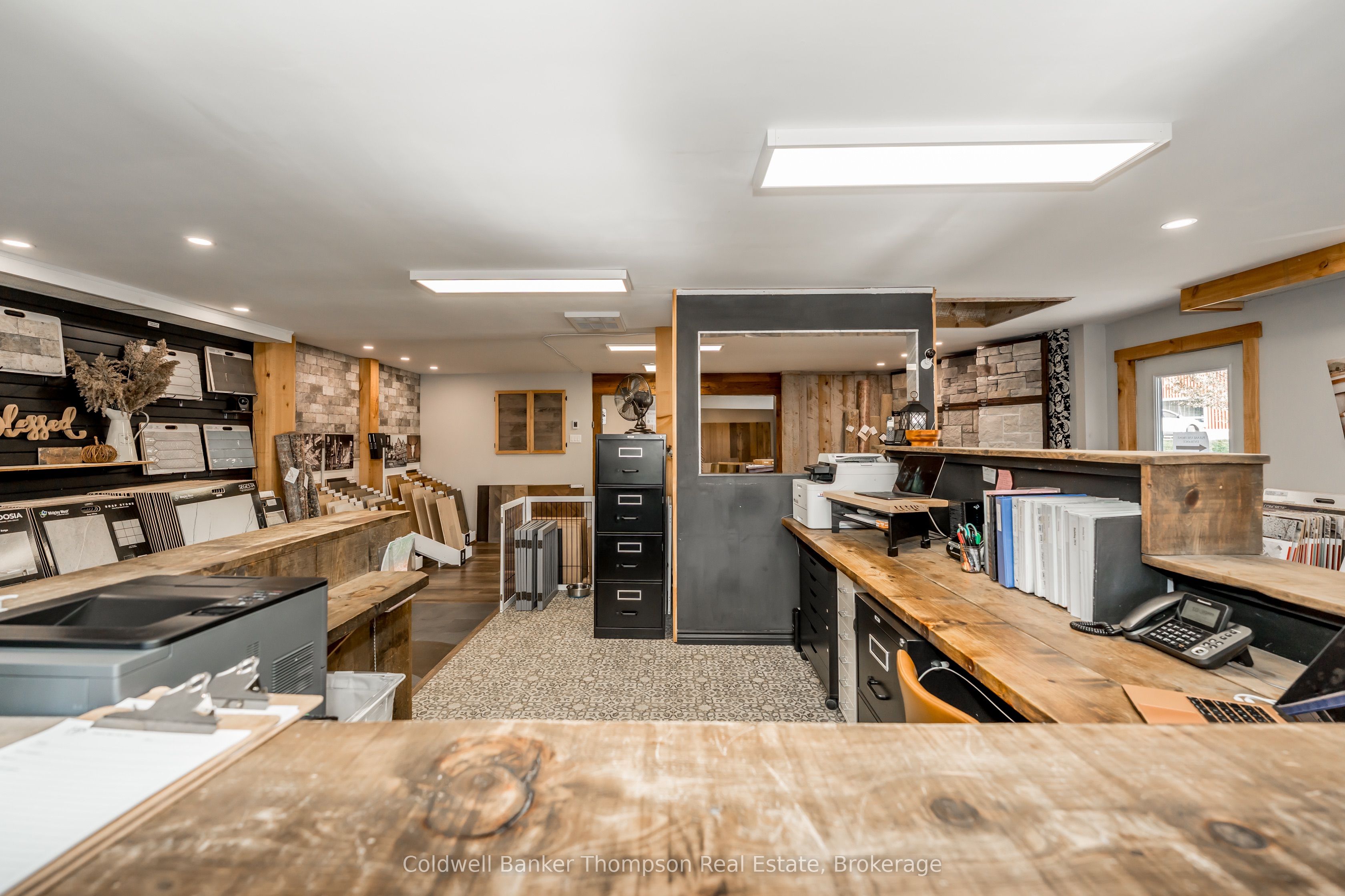 112 Lindgren Road W Property Photo 12