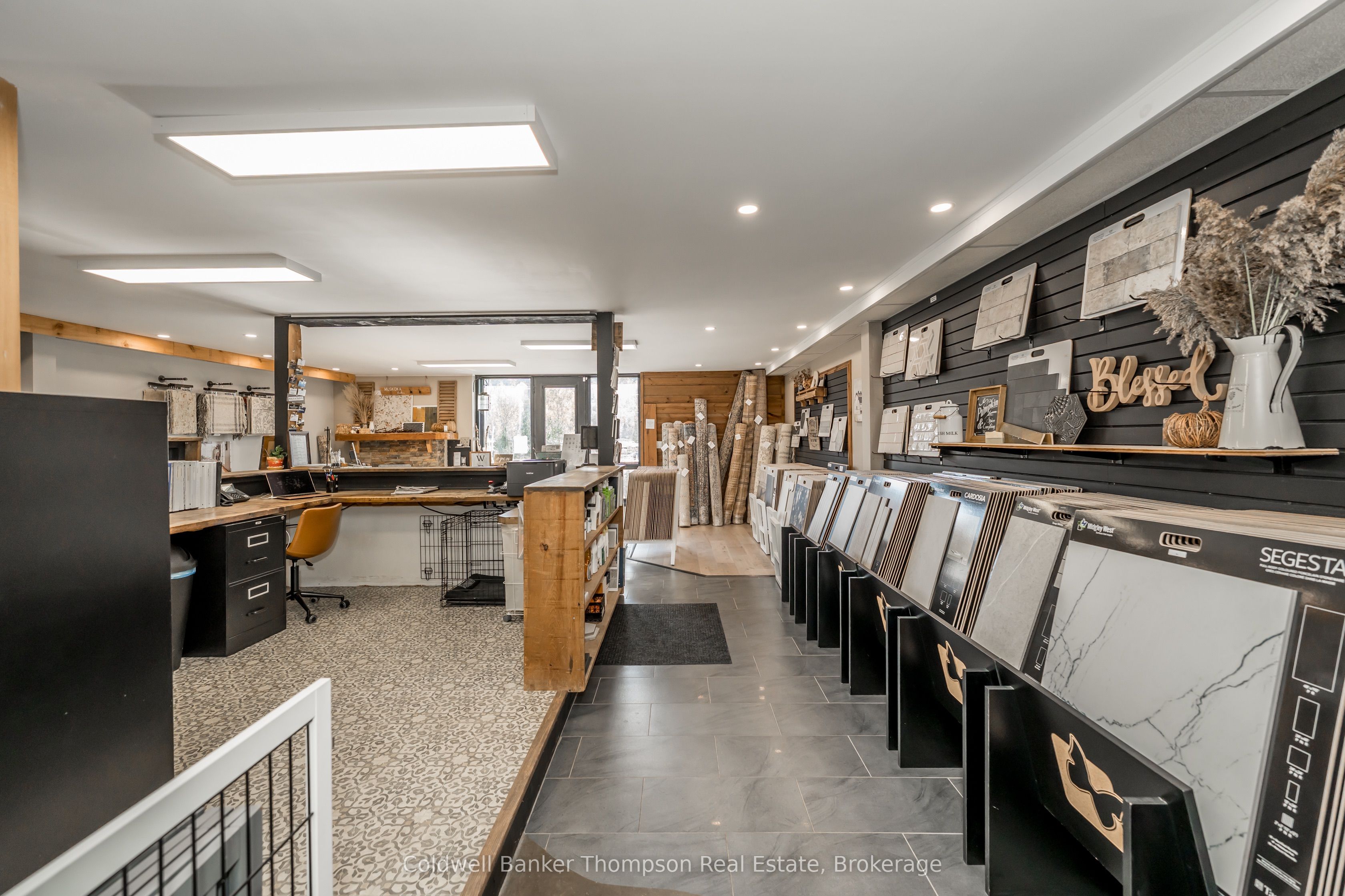 112 Lindgren Road W Property Photo 13