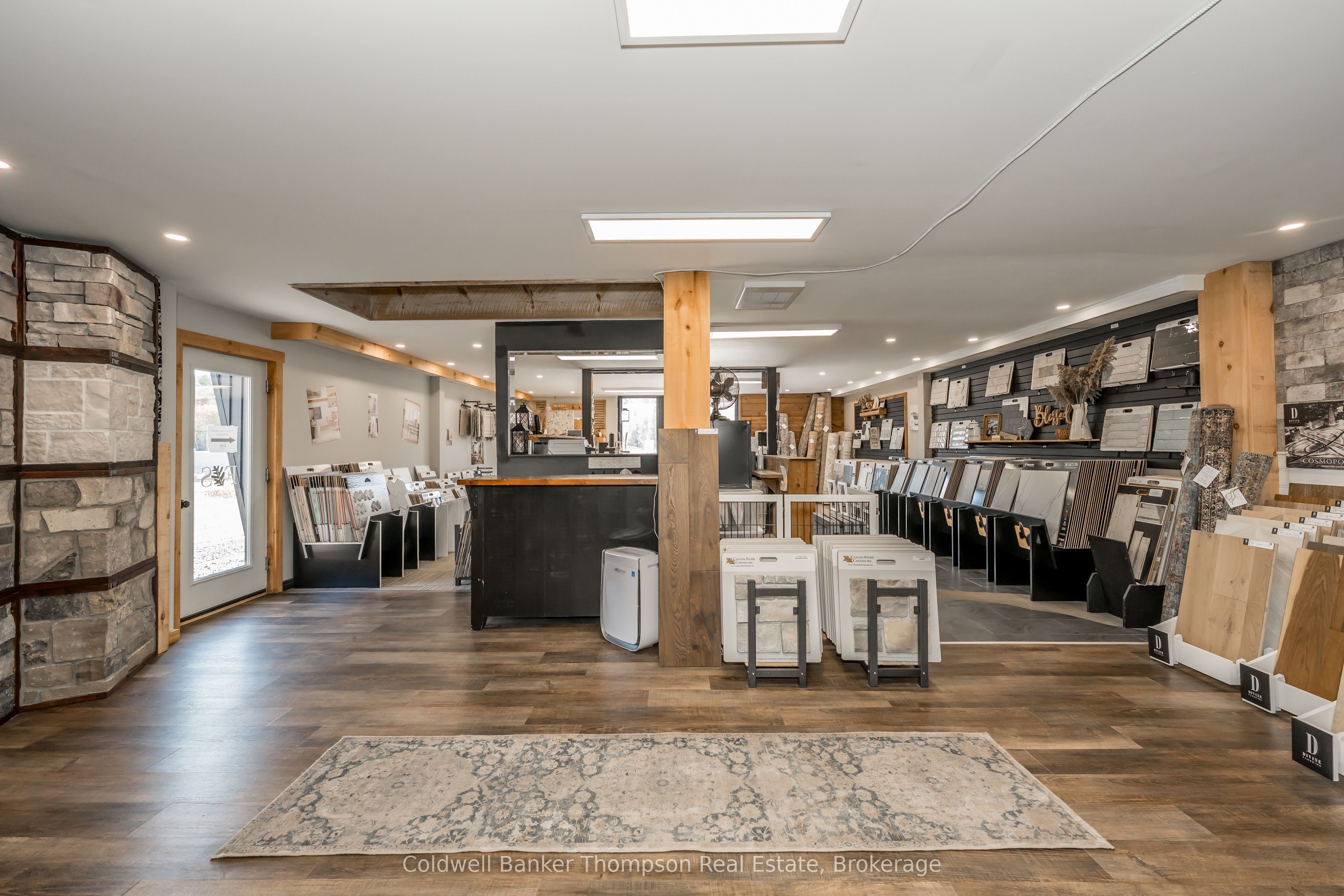 112 Lindgren Road W Property Photo 14