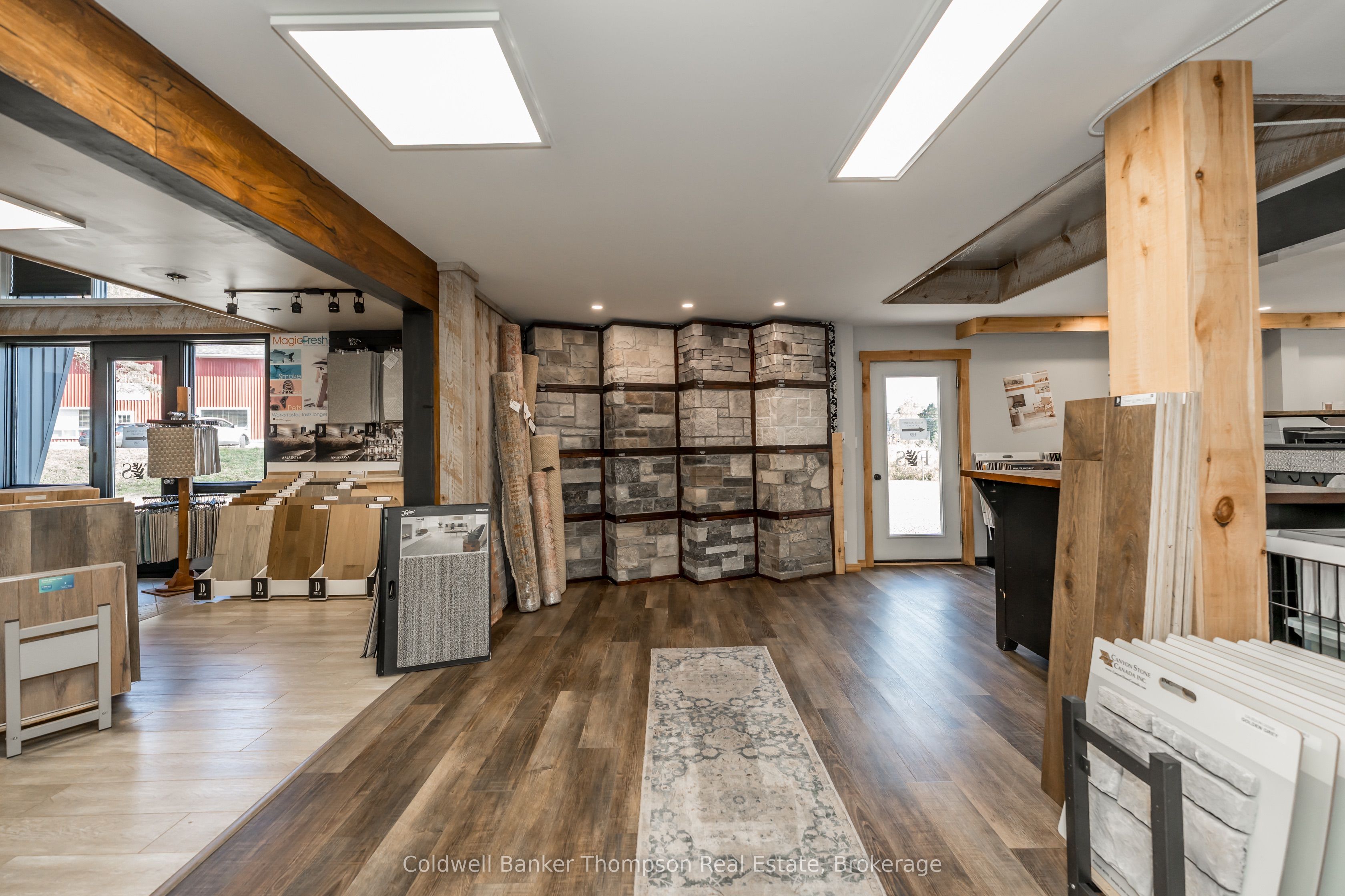 112 Lindgren Road W Property Photo 16