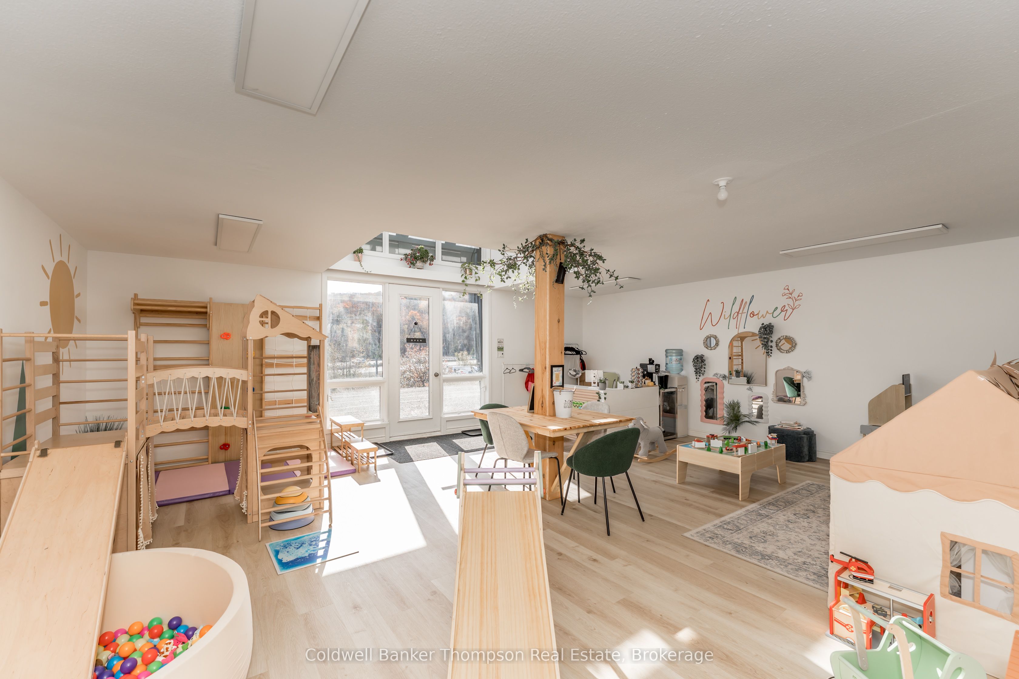 112 Lindgren Road W Property Photo 26