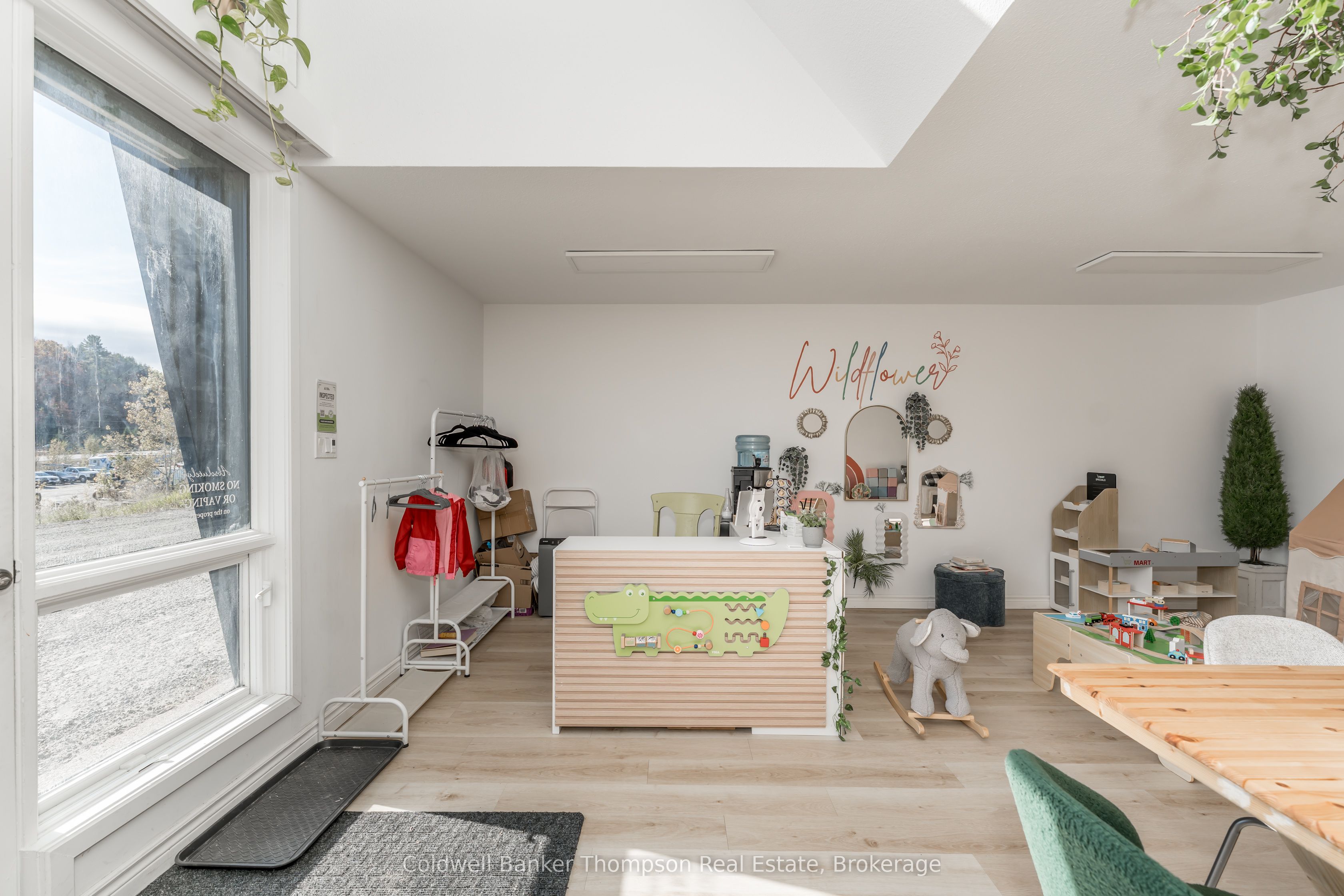 112 Lindgren Road W Property Photo 28