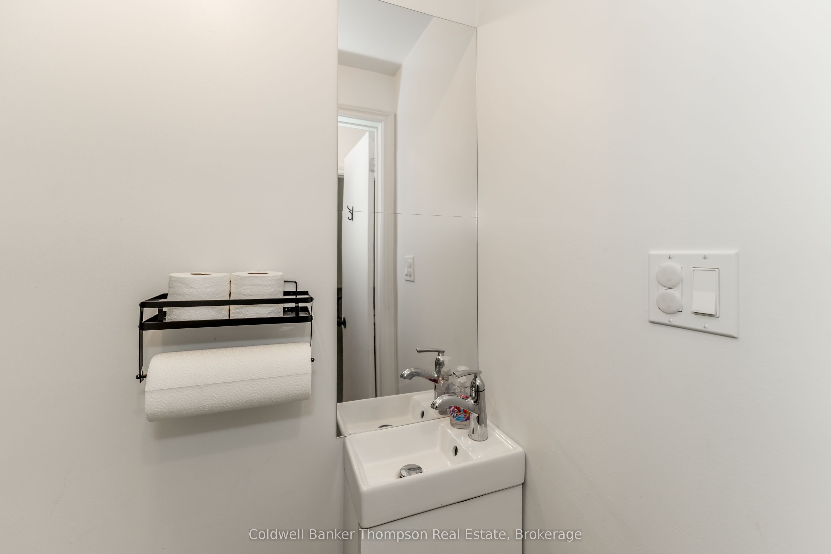 112 Lindgren Road W Property Photo 33