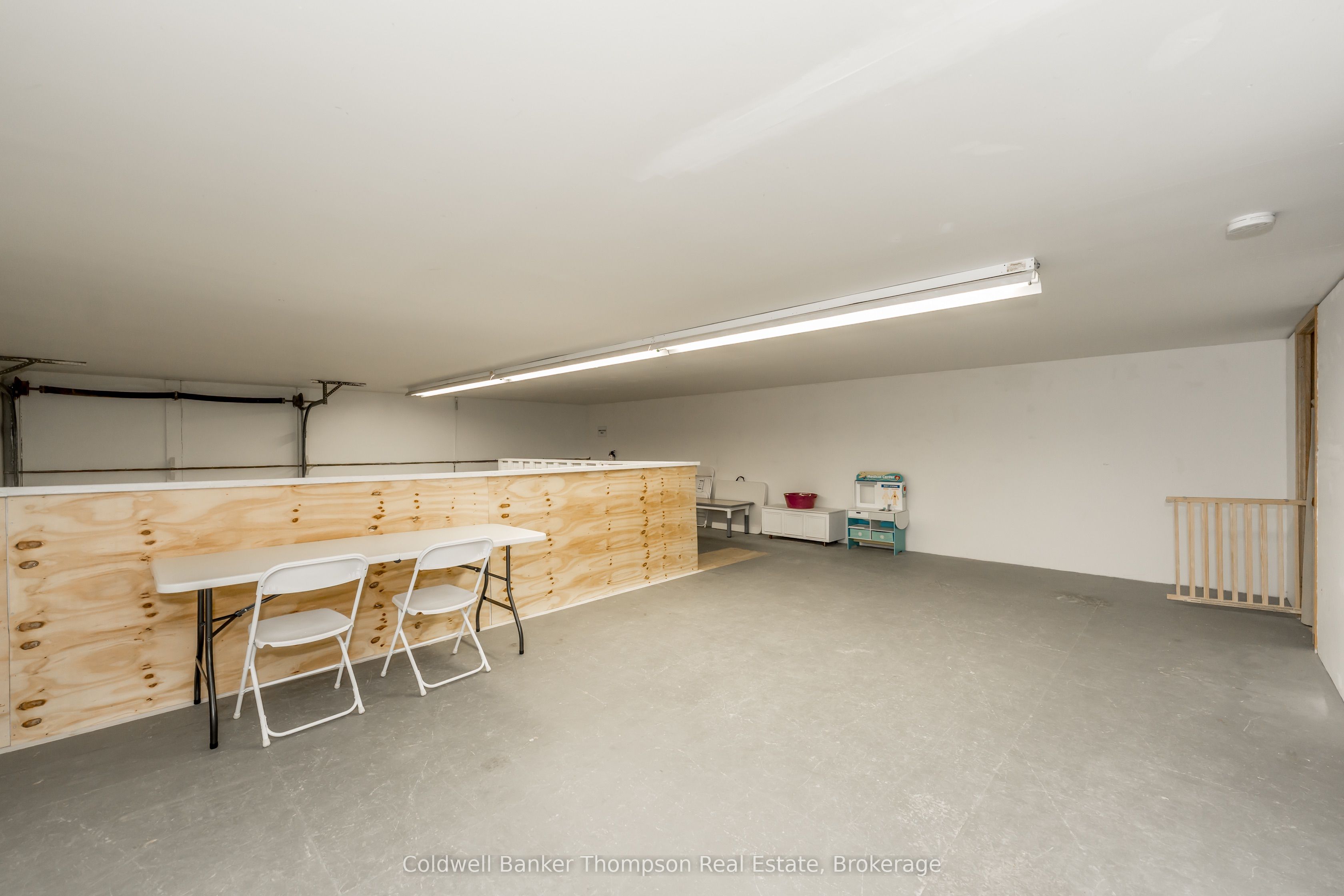 112 Lindgren Road W Property Photo 38