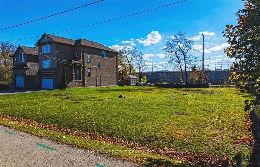 5 Trillium Ave Property Photo 3