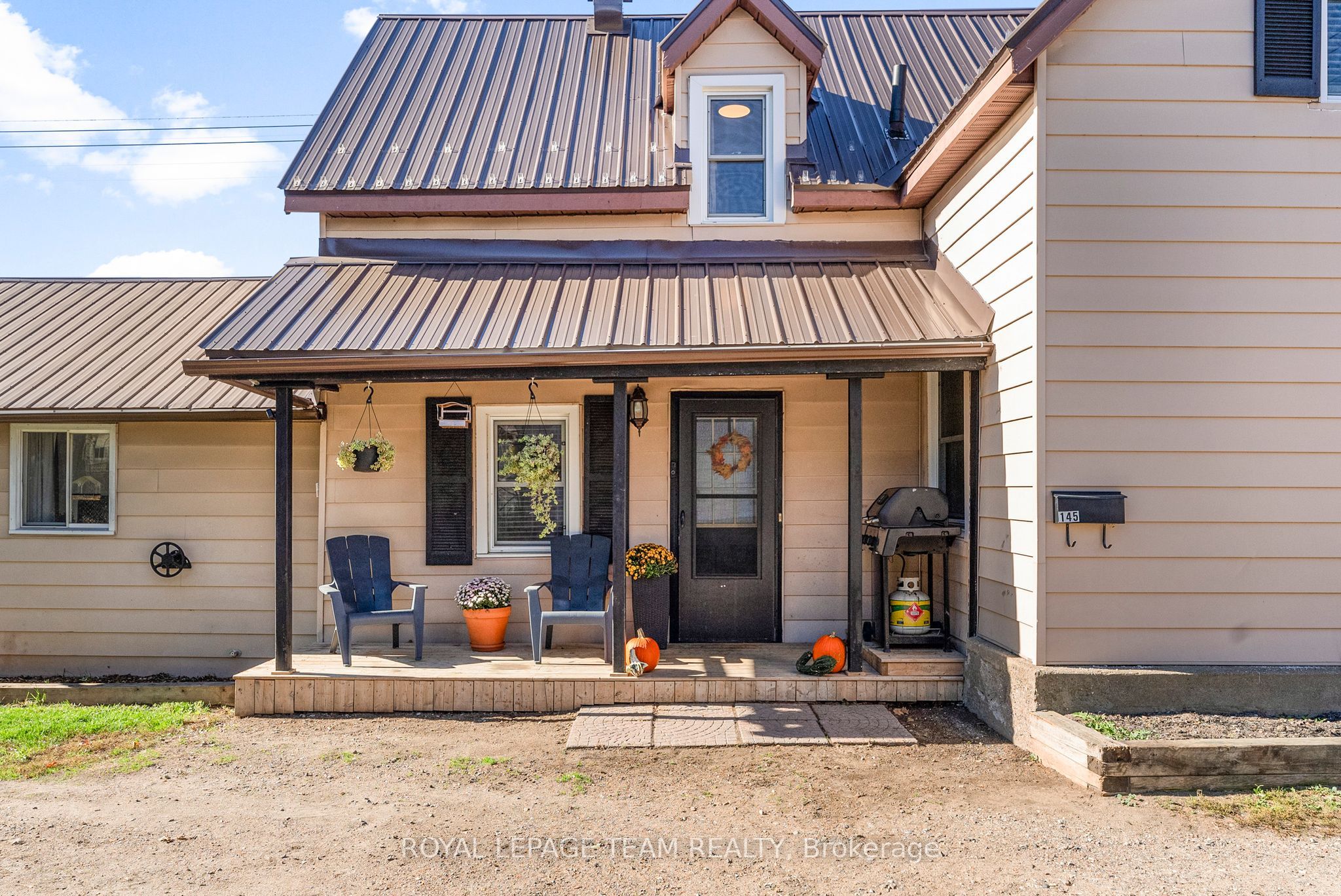 145 Munroe Ave W Property Photo 1