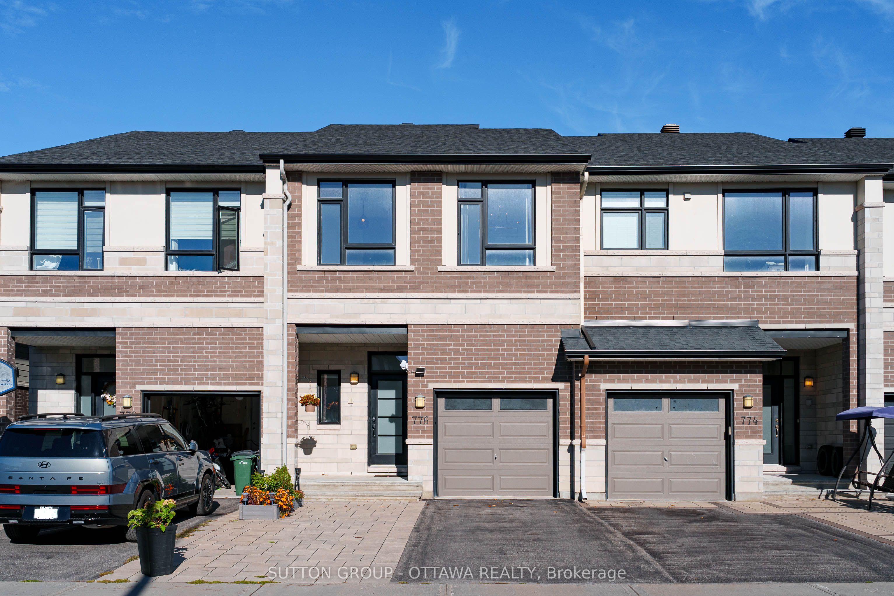 776 Carnelian Crescent Property Photo 1