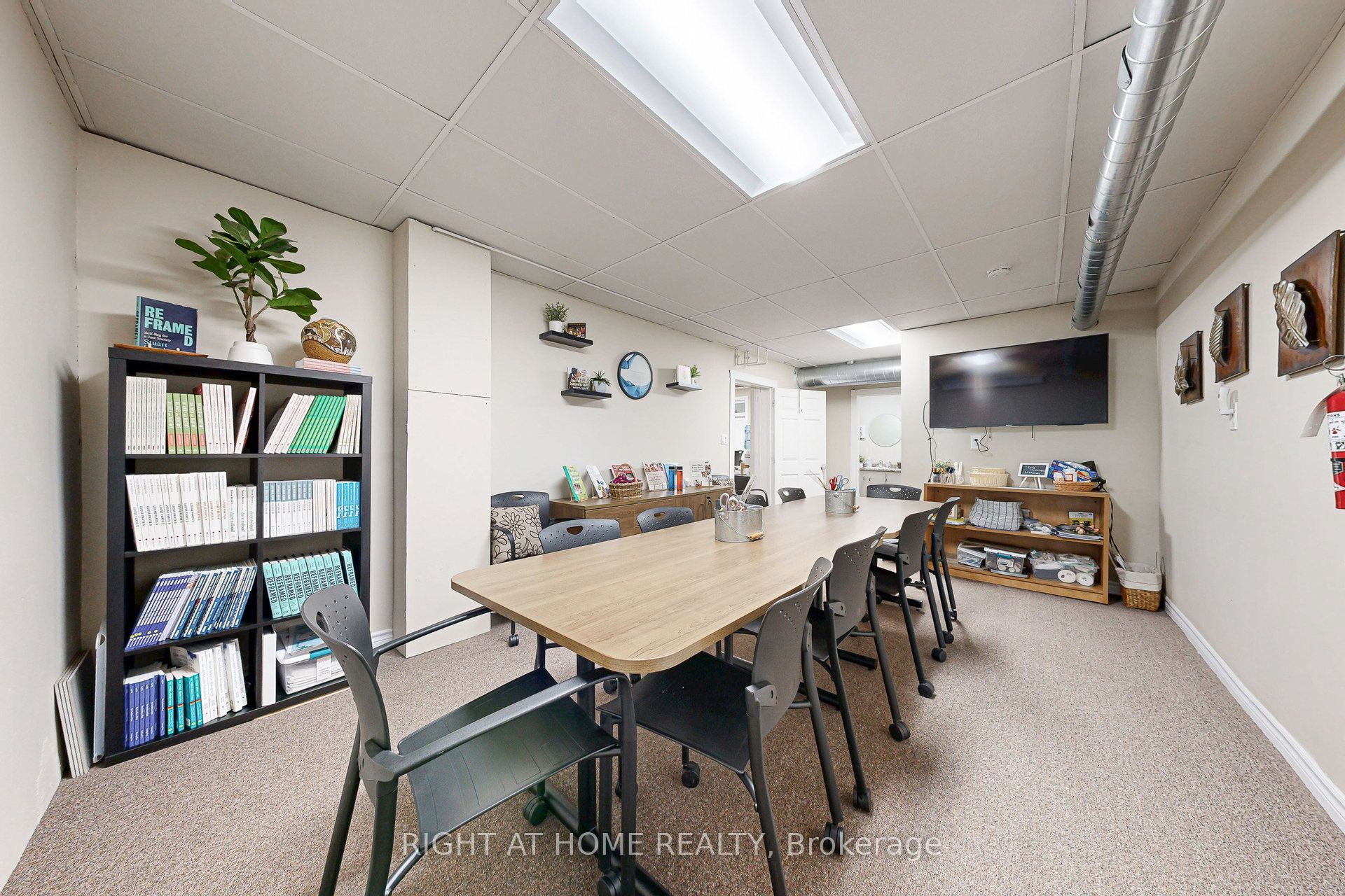 28-30 King Street W Property Photo 7