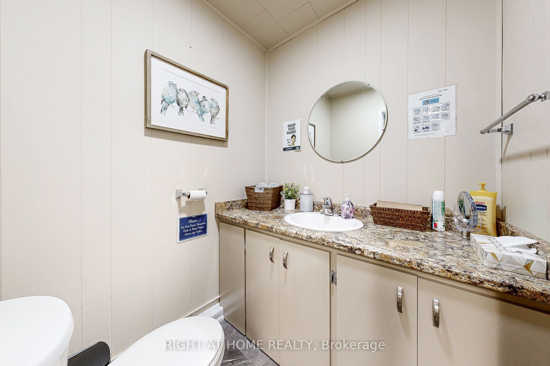 28-30 King Street W Property Photo 8