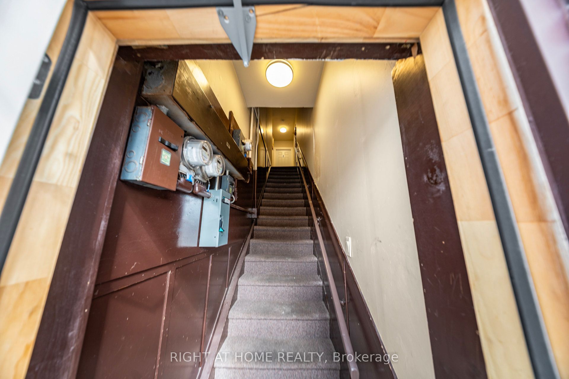 28-30 King Street W Property Photo 14