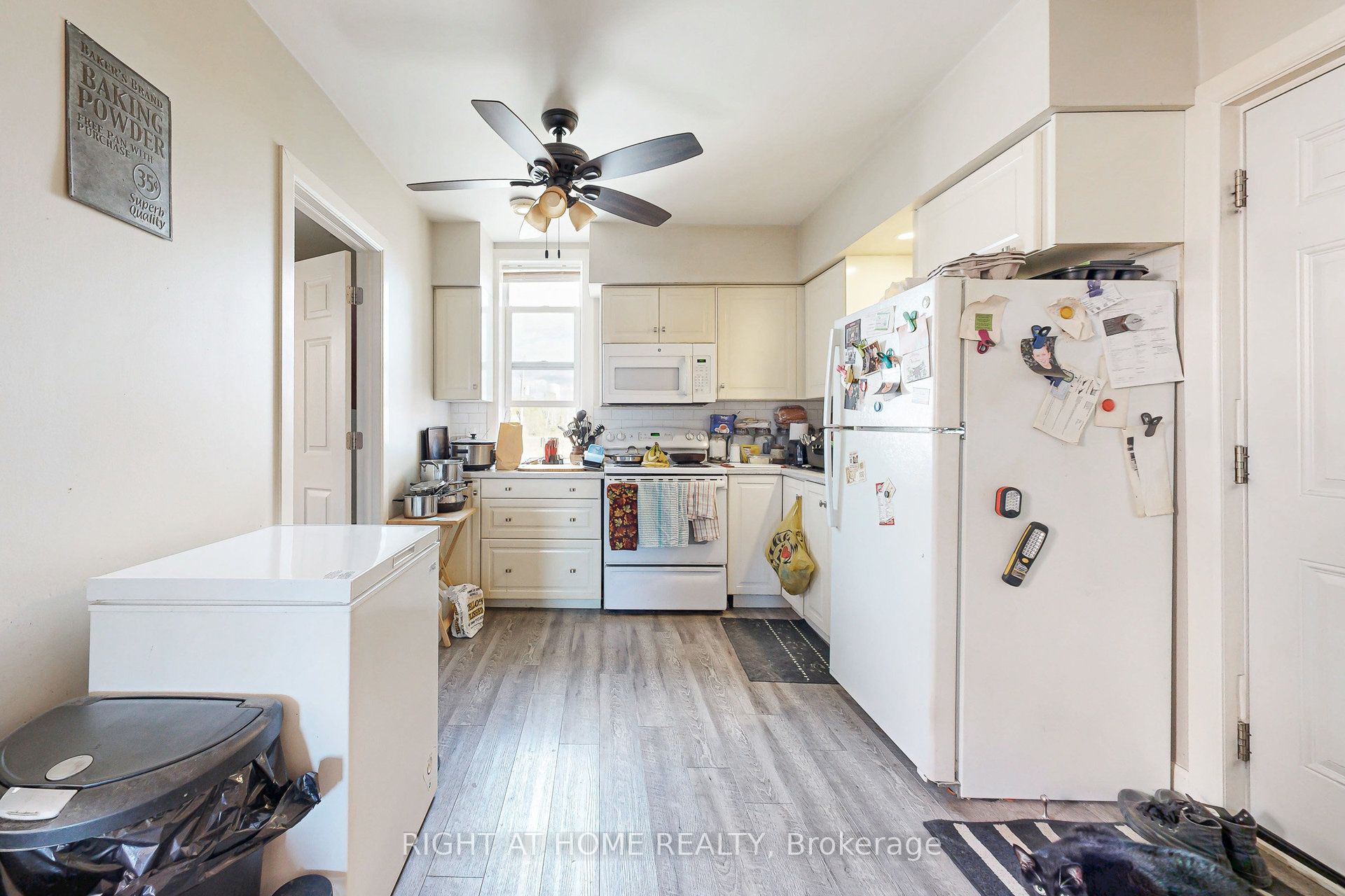 28-30 King Street W Property Photo 17