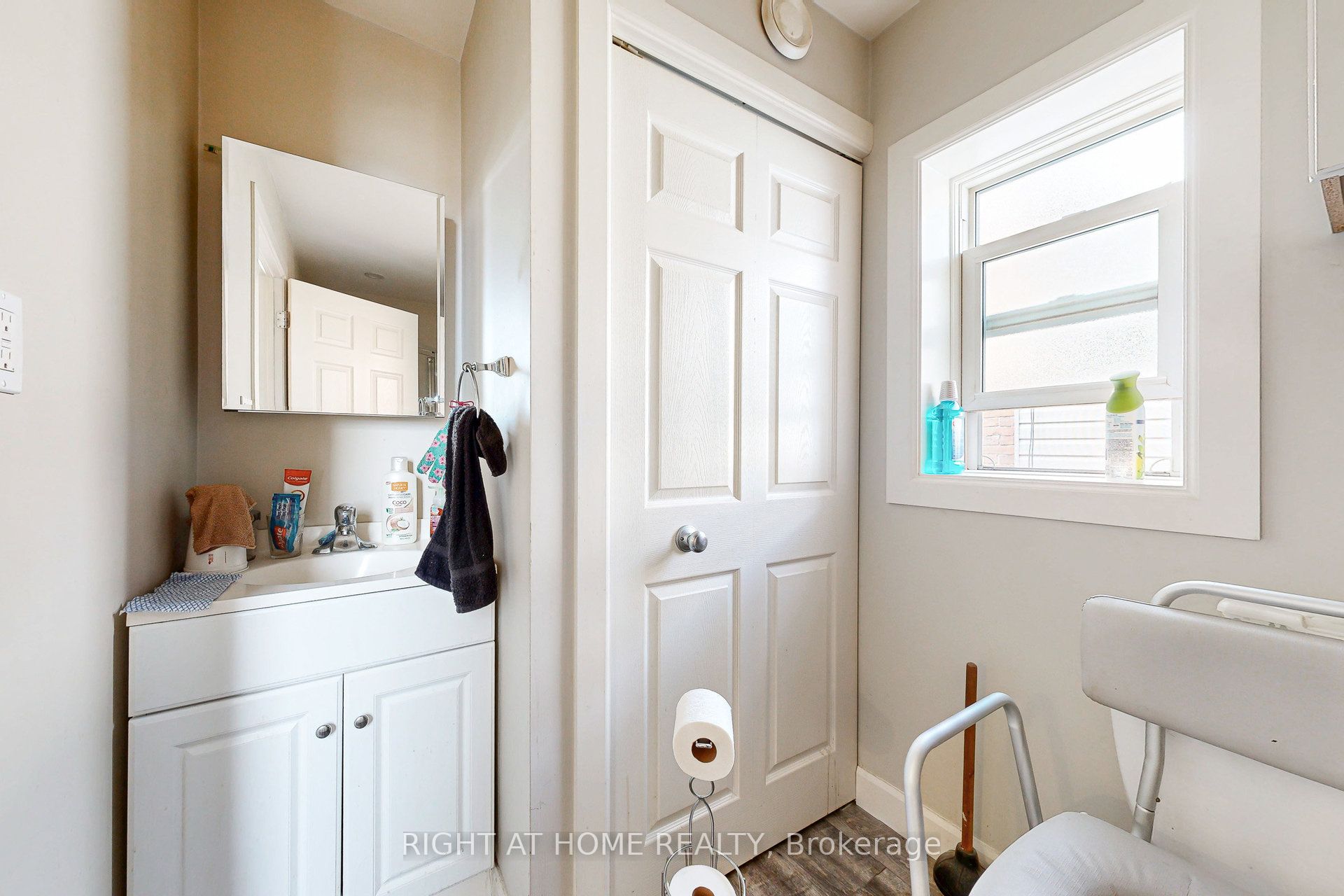 28-30 King Street W Property Photo 18