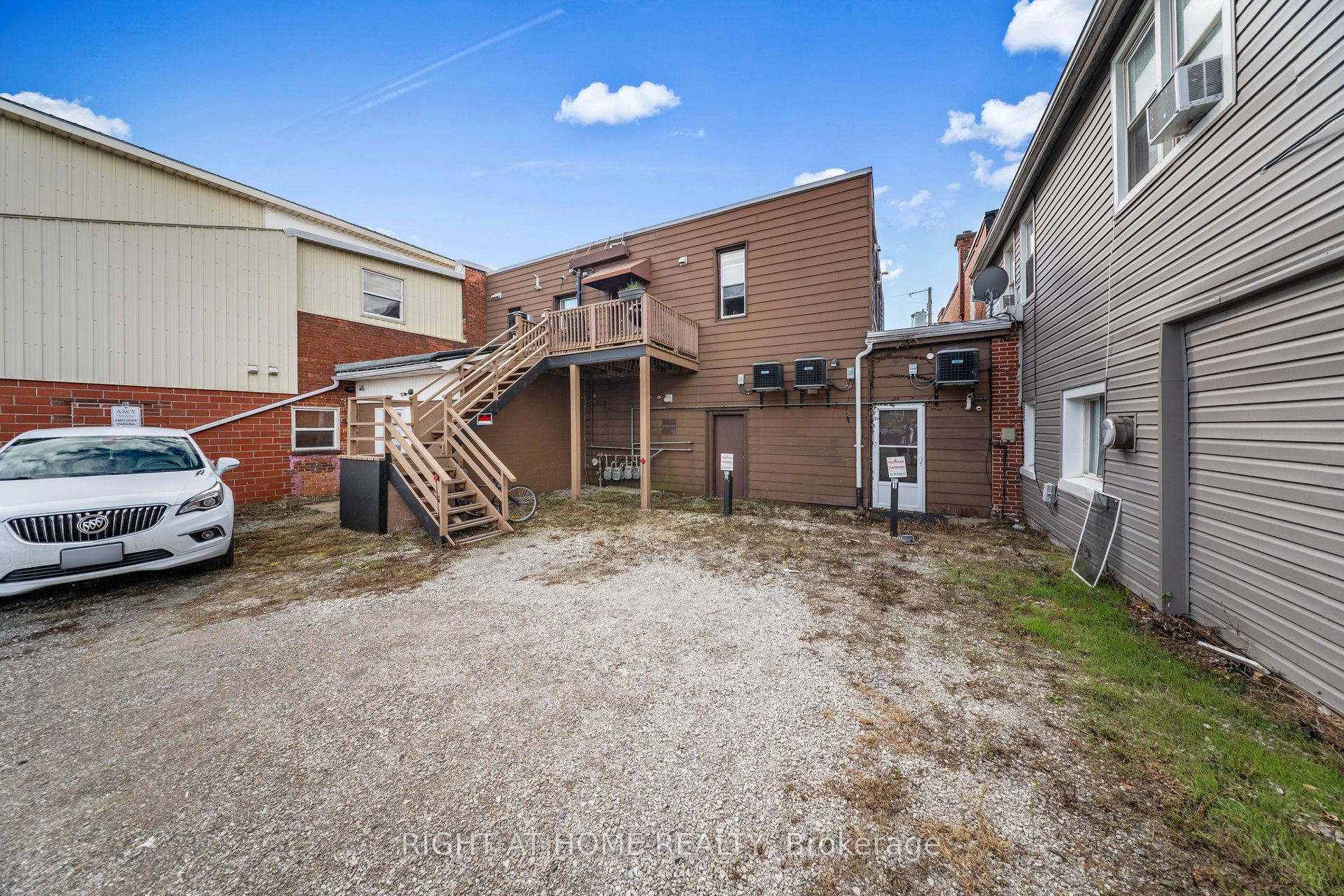 28-30 King Street W Property Photo 23