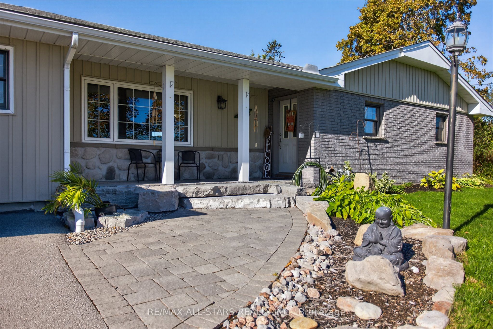 291 Angeline Street N Property Photo 2