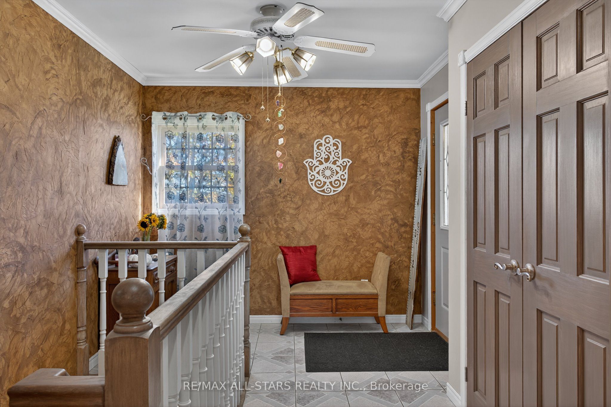 291 Angeline Street N Property Photo 4