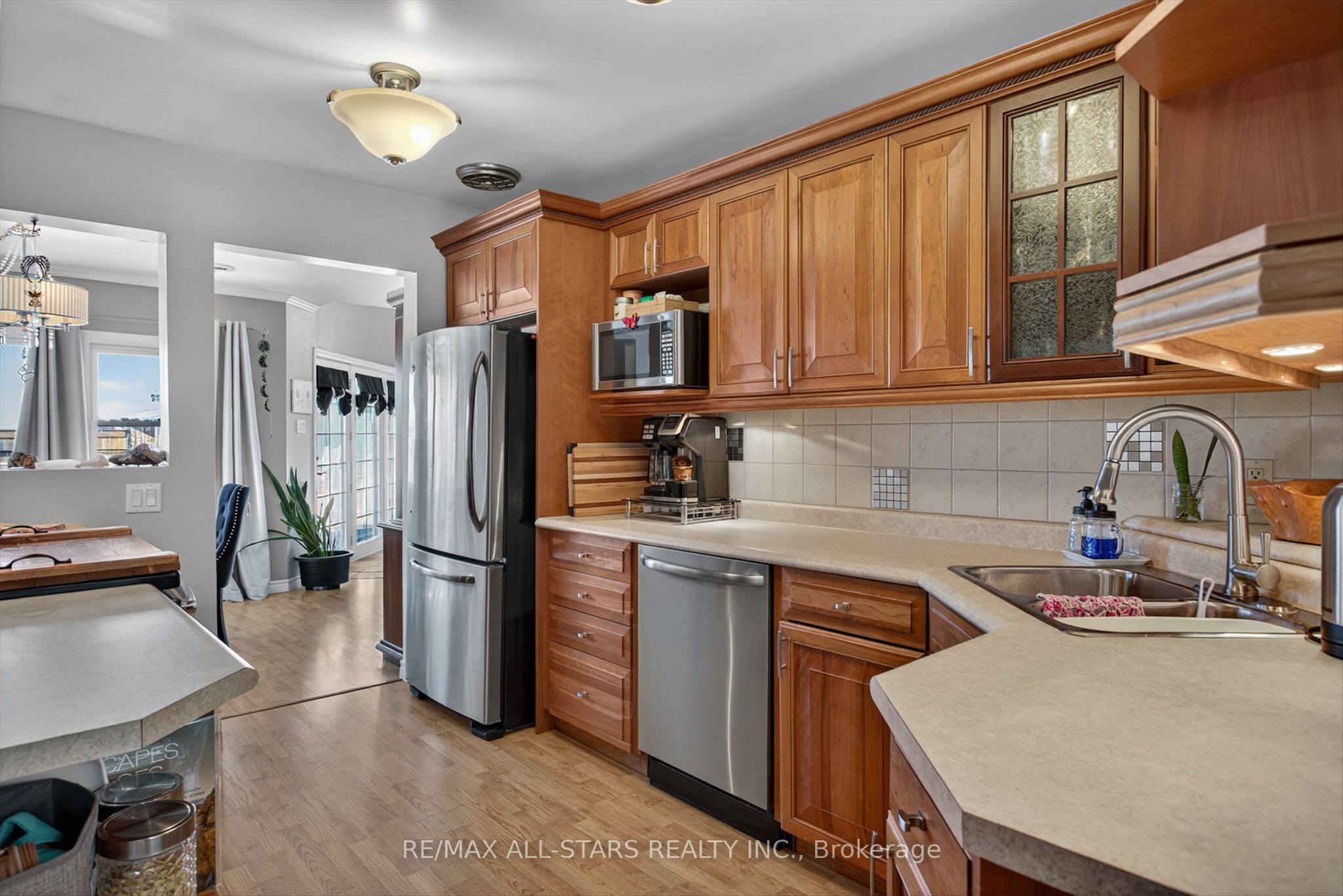 291 Angeline Street N Property Photo 5