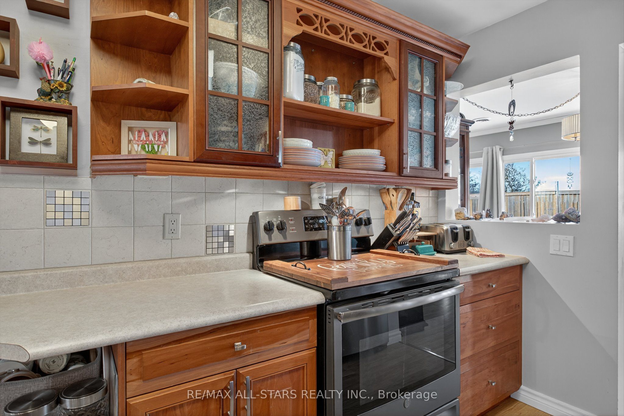 291 Angeline Street N Property Photo 7