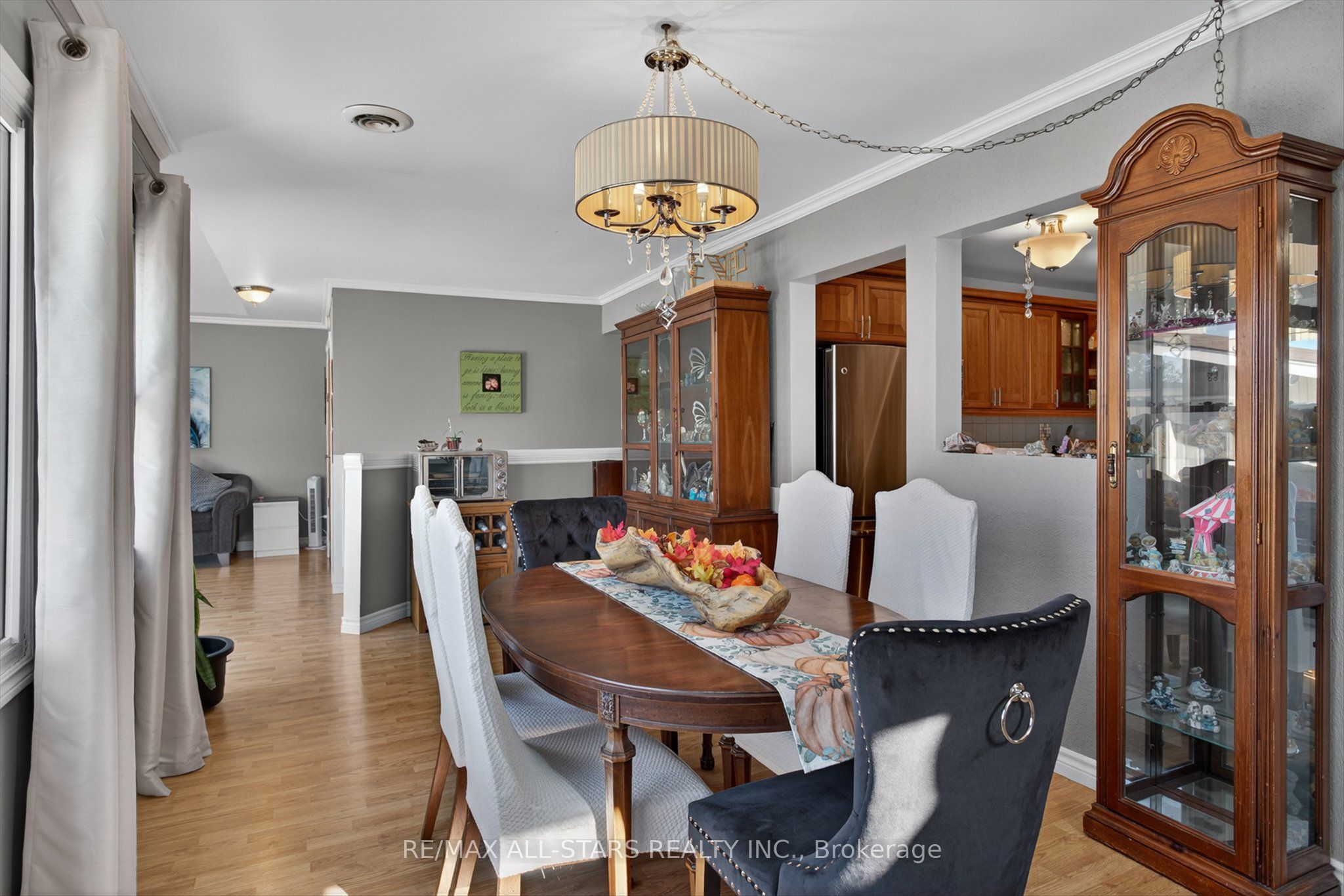 291 Angeline Street N Property Photo 8