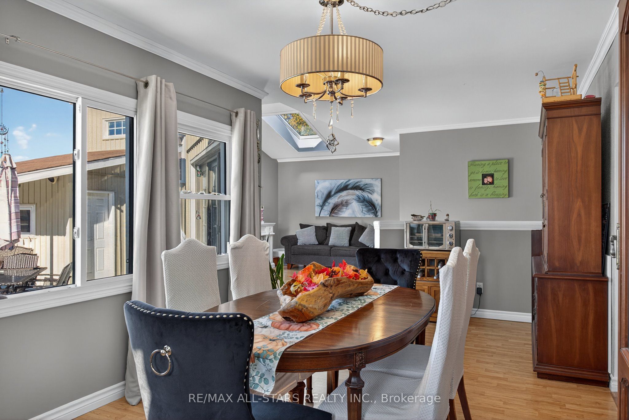 291 Angeline Street N Property Photo 9