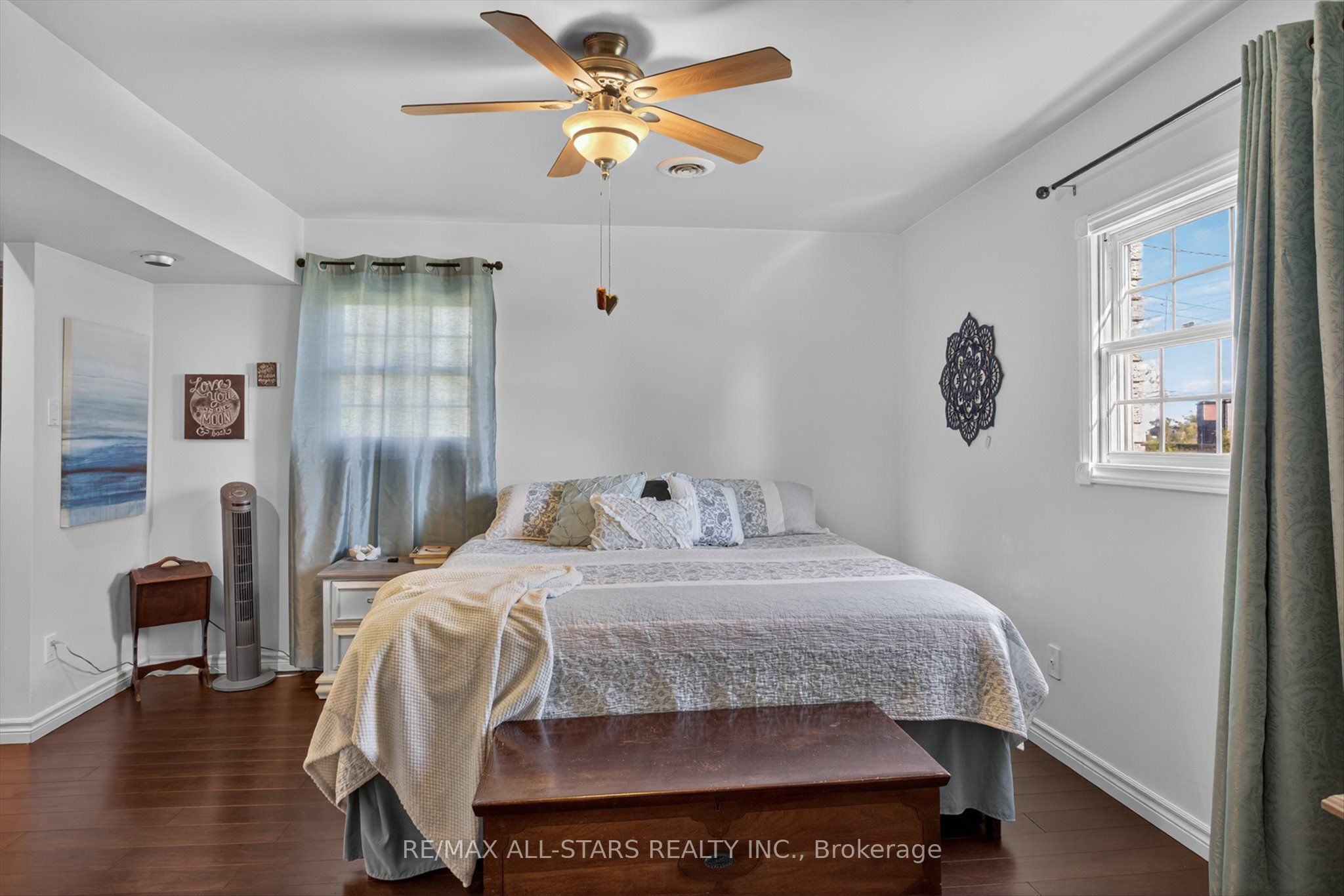 291 Angeline Street N Property Photo 14