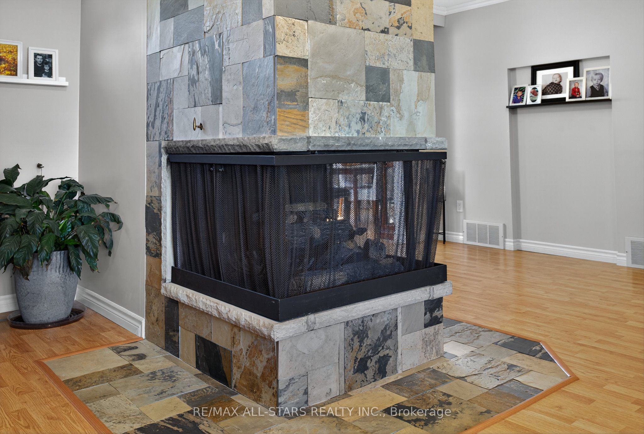 291 Angeline Street N Property Photo 24