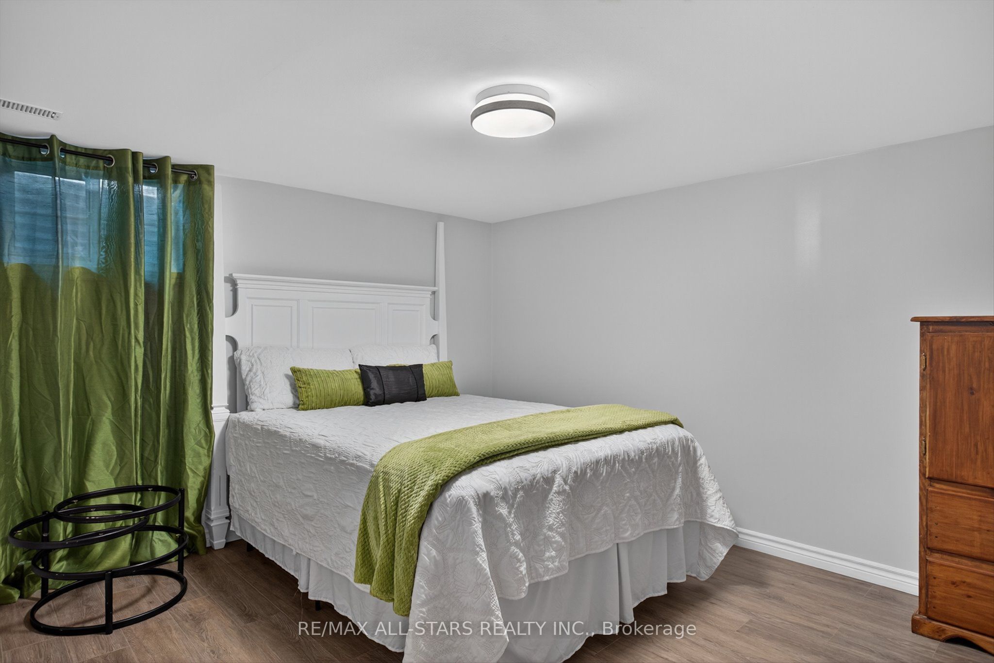 291 Angeline Street N Property Photo 31