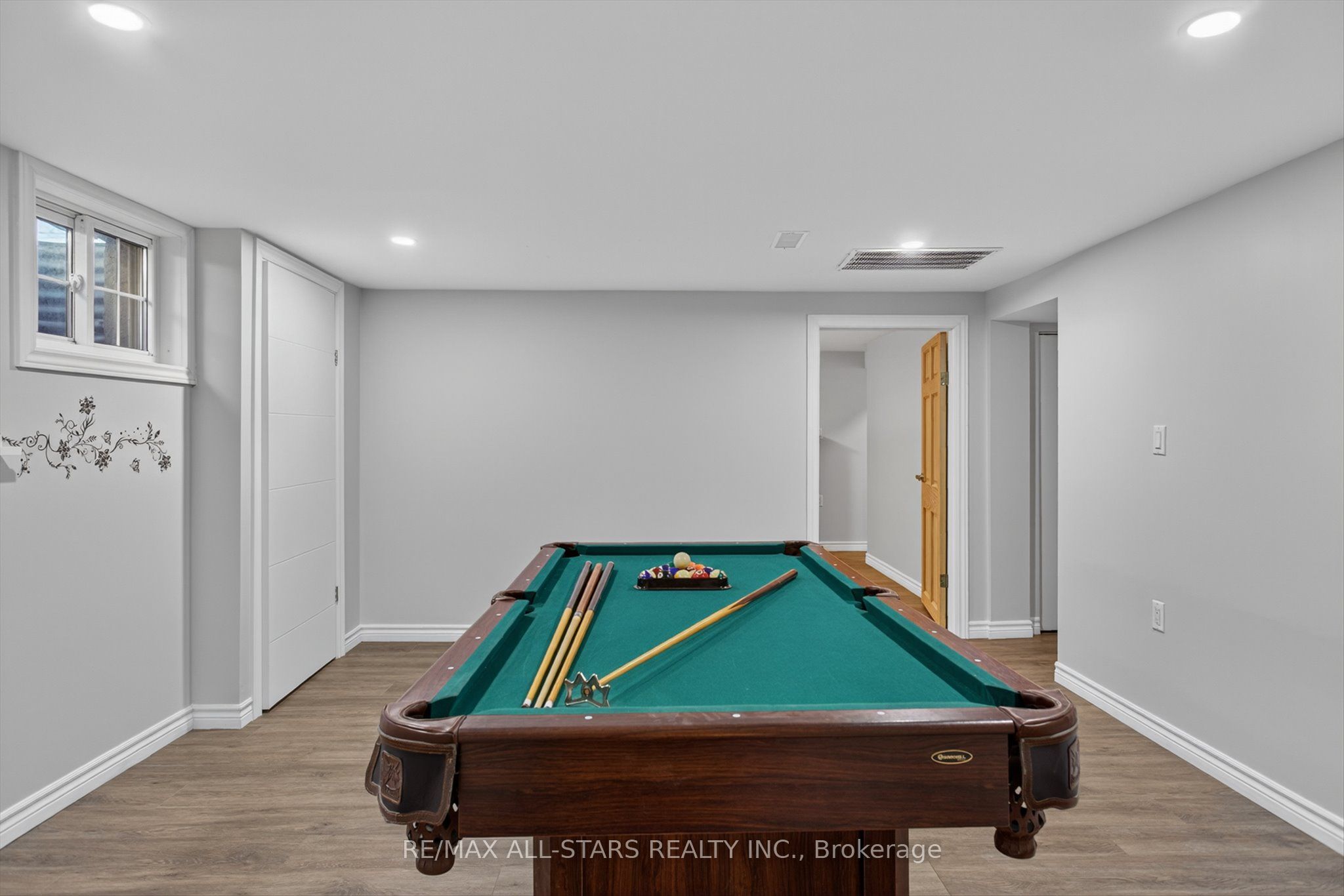 291 Angeline Street N Property Photo 33