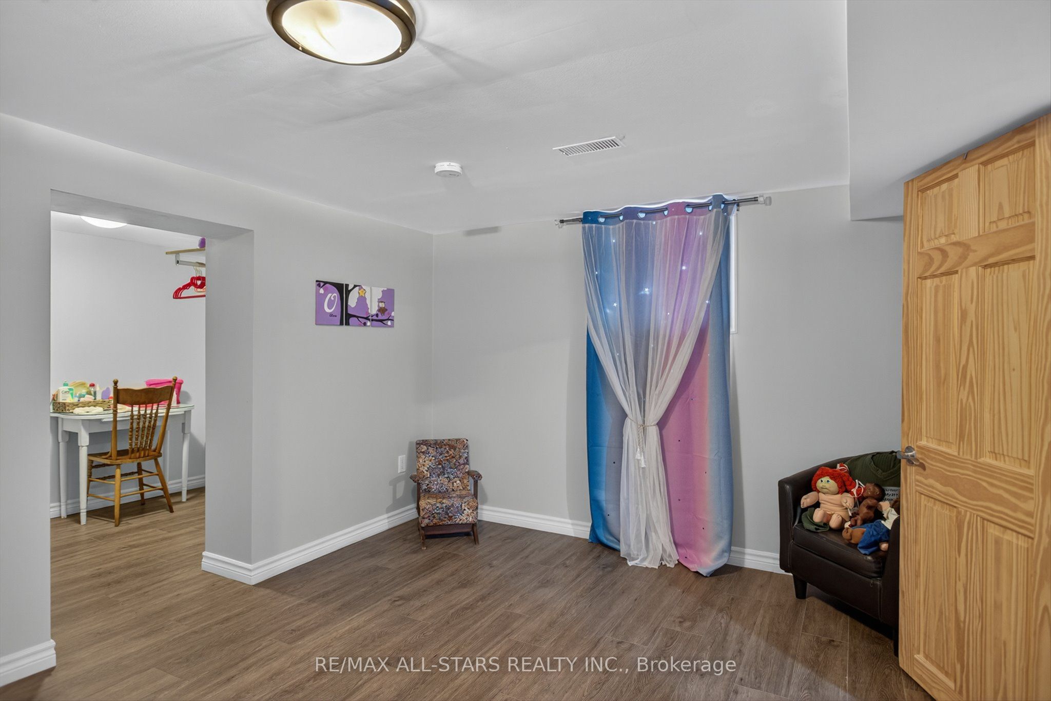 291 Angeline Street N Property Photo 35