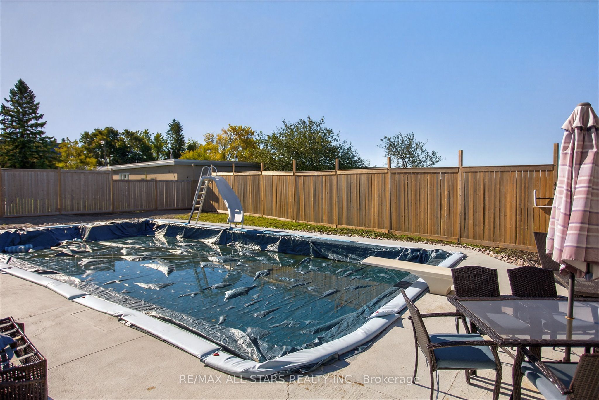 291 Angeline Street N Property Photo 38