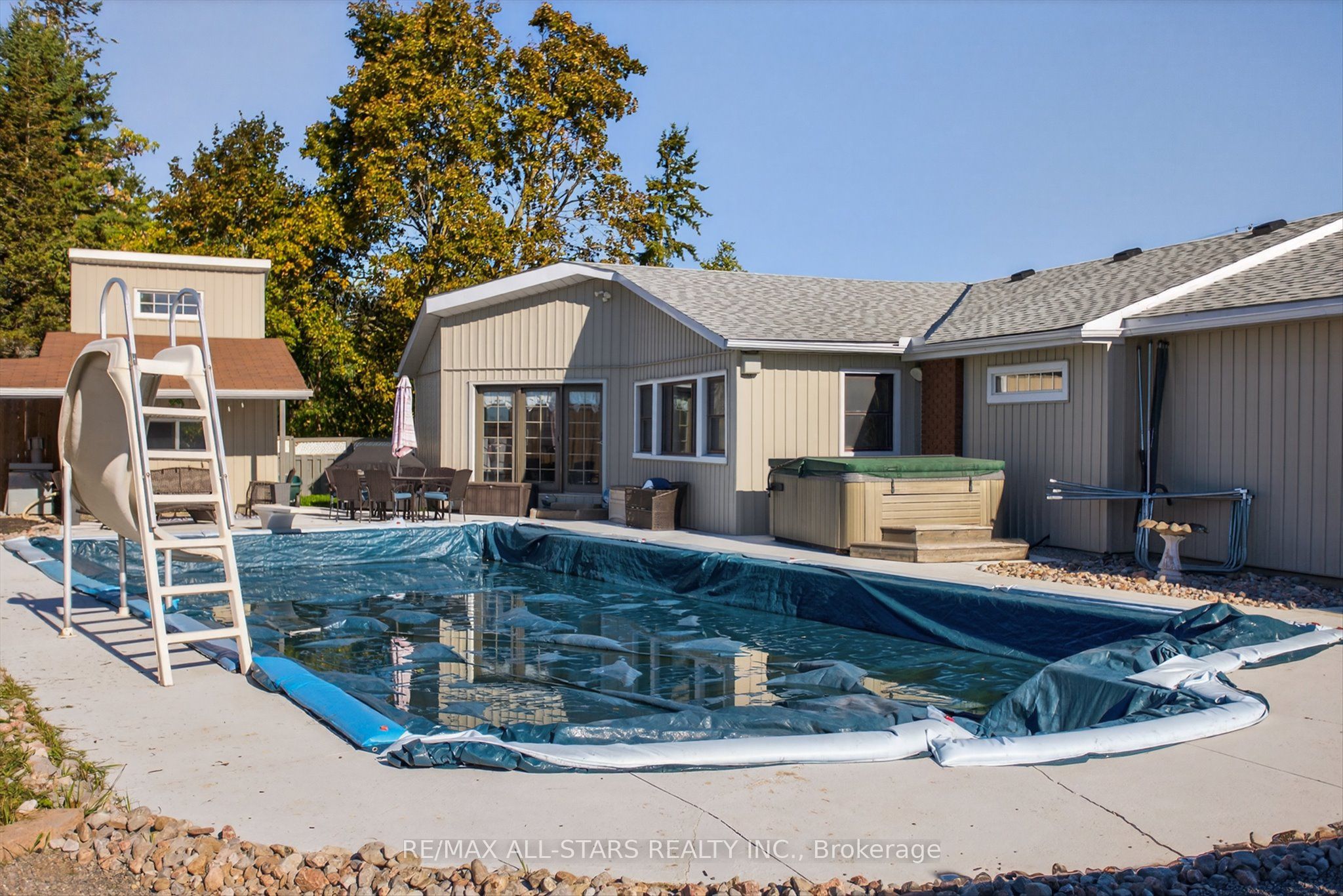 291 Angeline Street N Property Photo 39