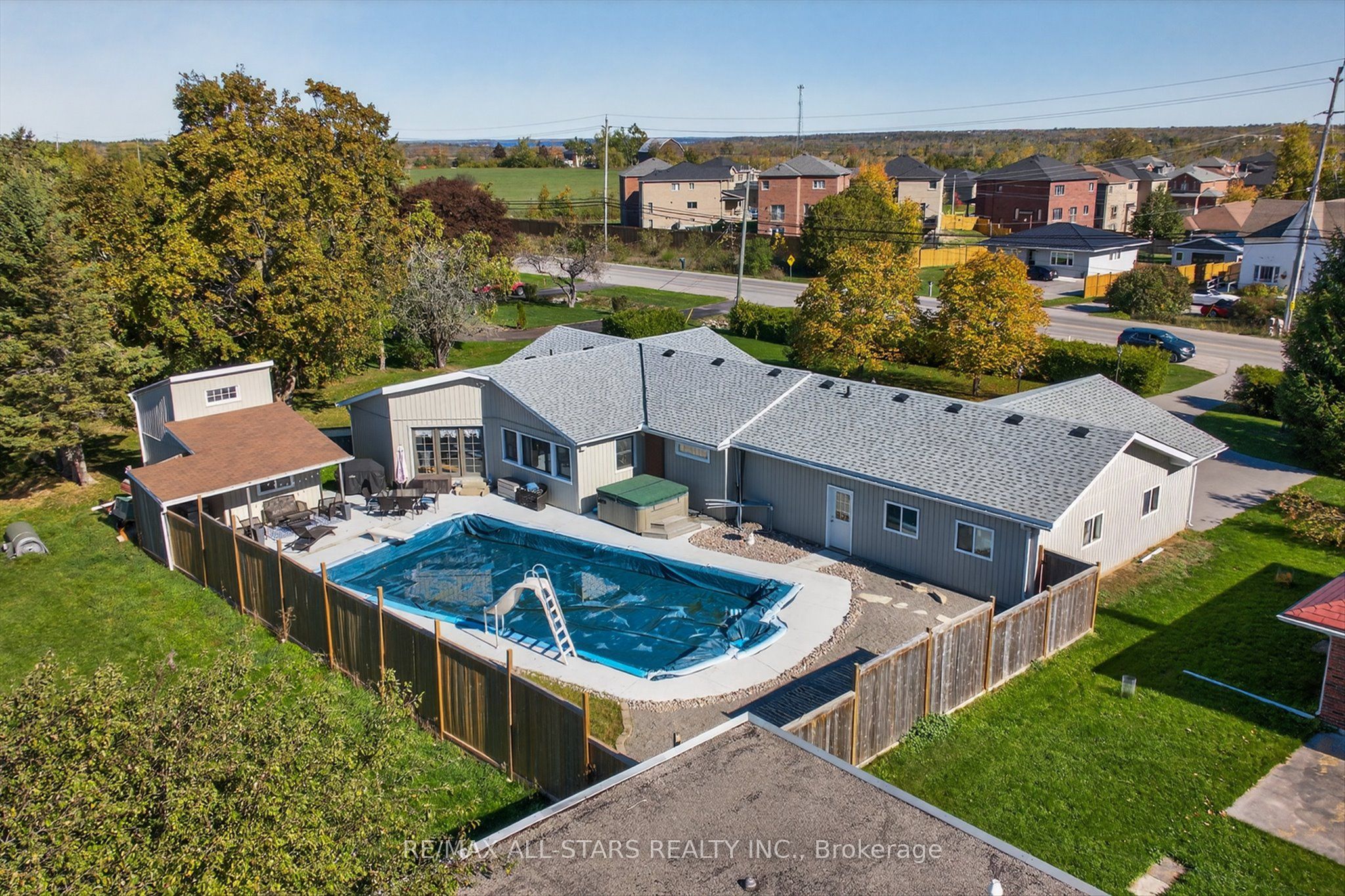 291 Angeline Street N Property Photo 45