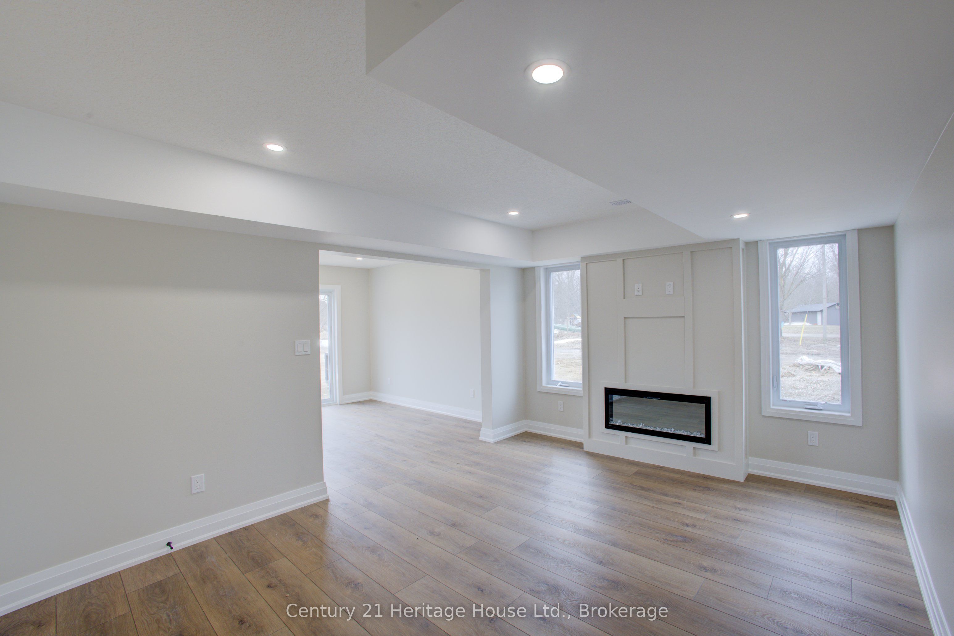 229 Bruce Street S 4 Property Photo 6