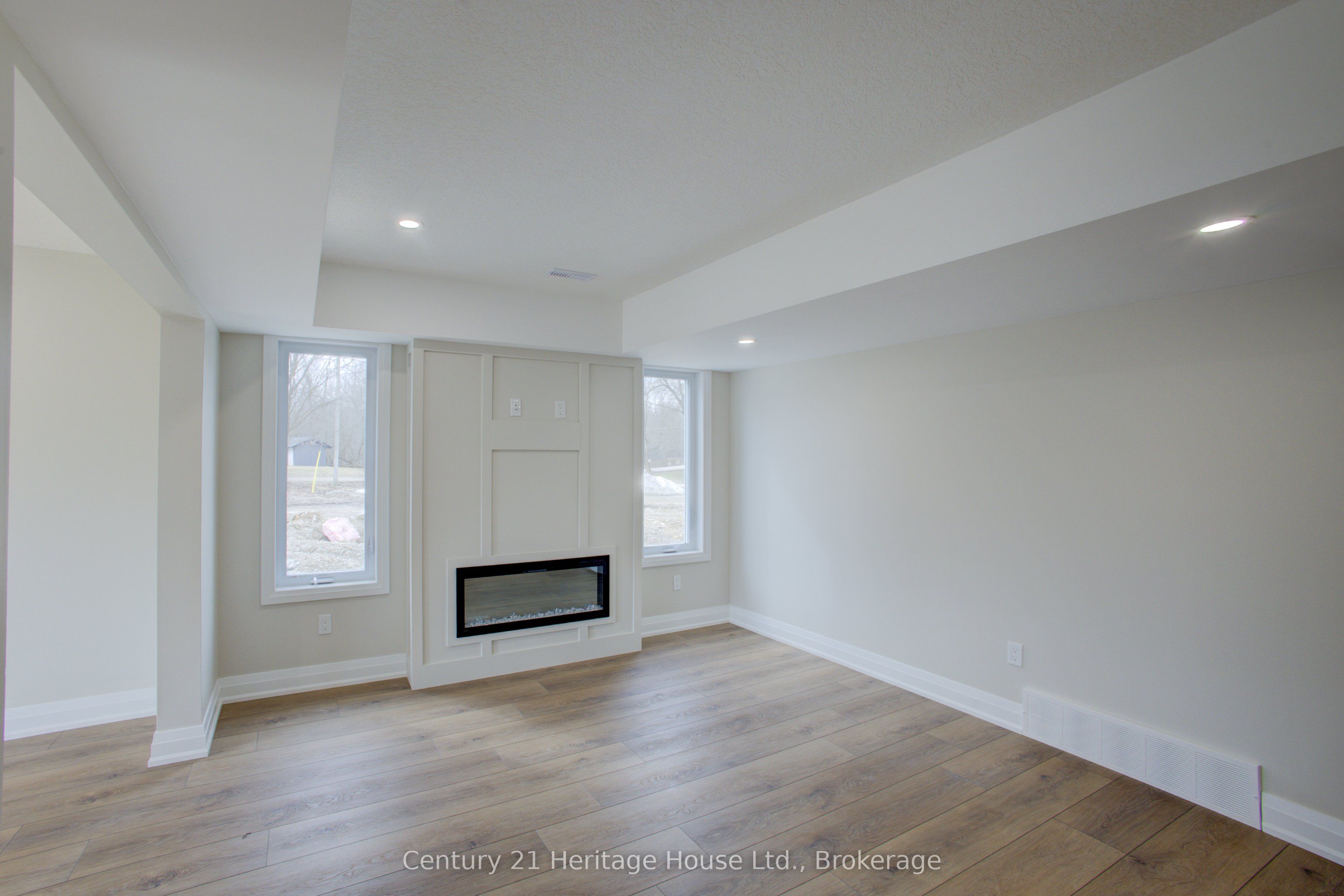 229 Bruce Street S 4 Property Photo 8