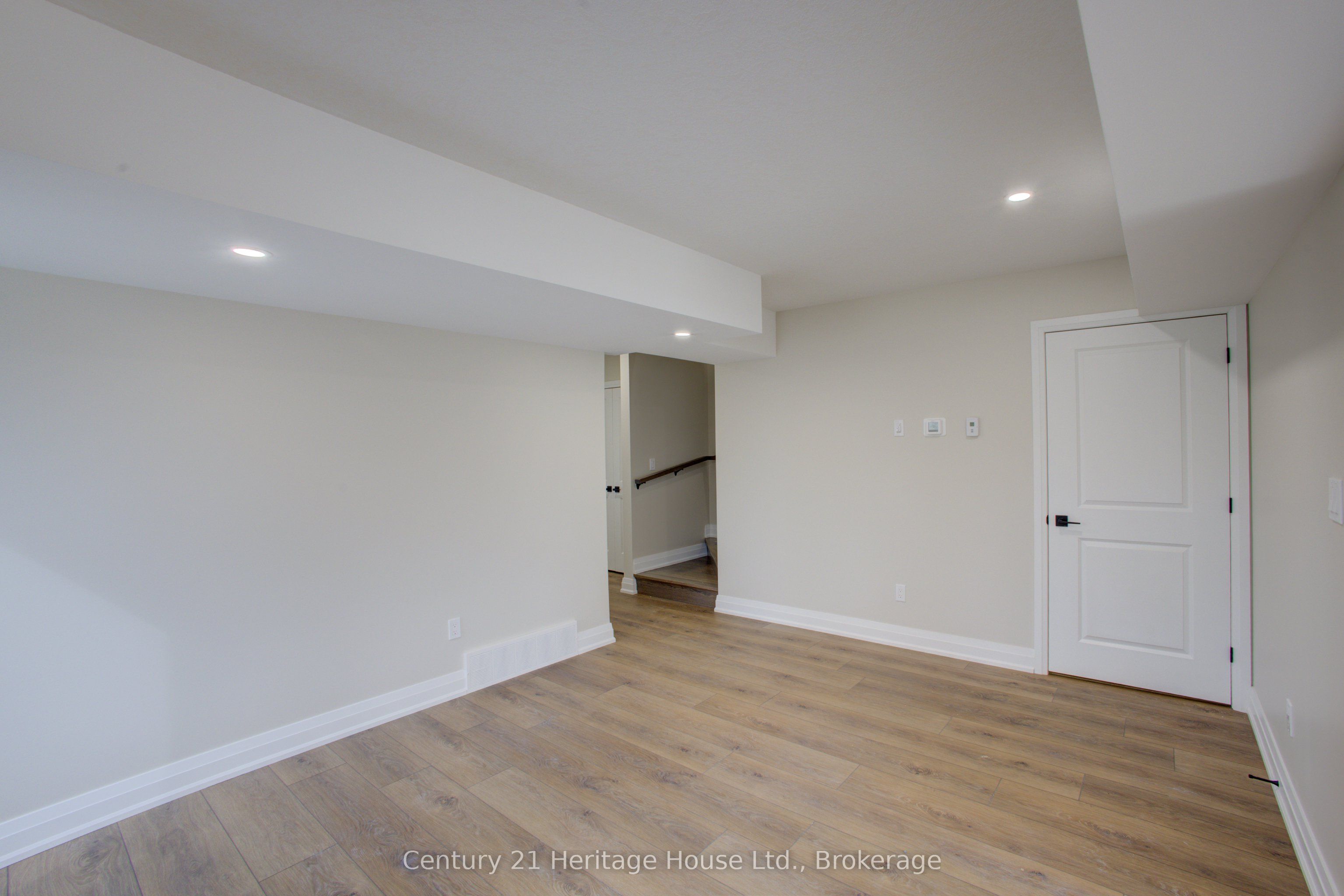 229 Bruce Street S 4 Property Photo 10
