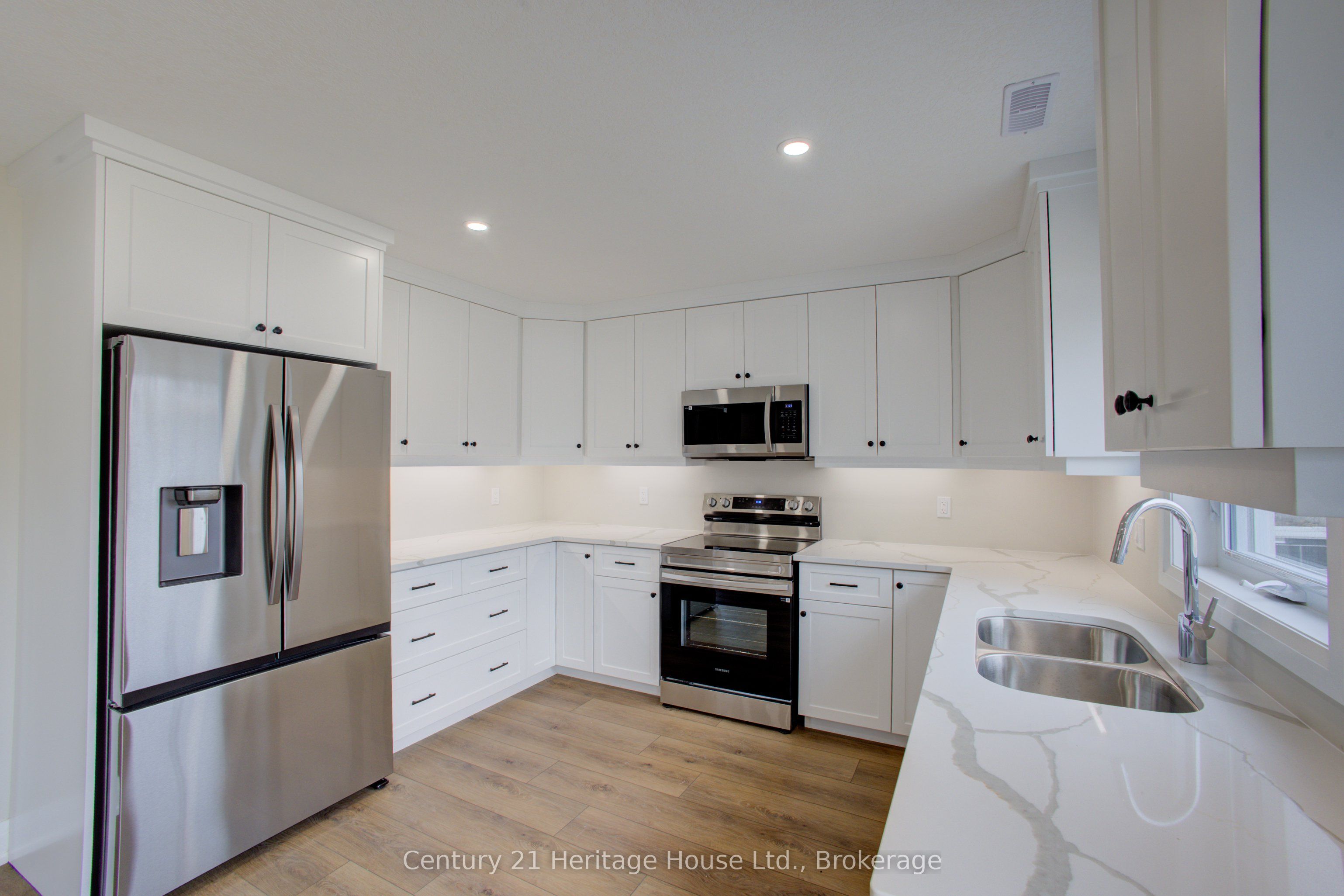 229 Bruce Street S 4 Property Photo 14