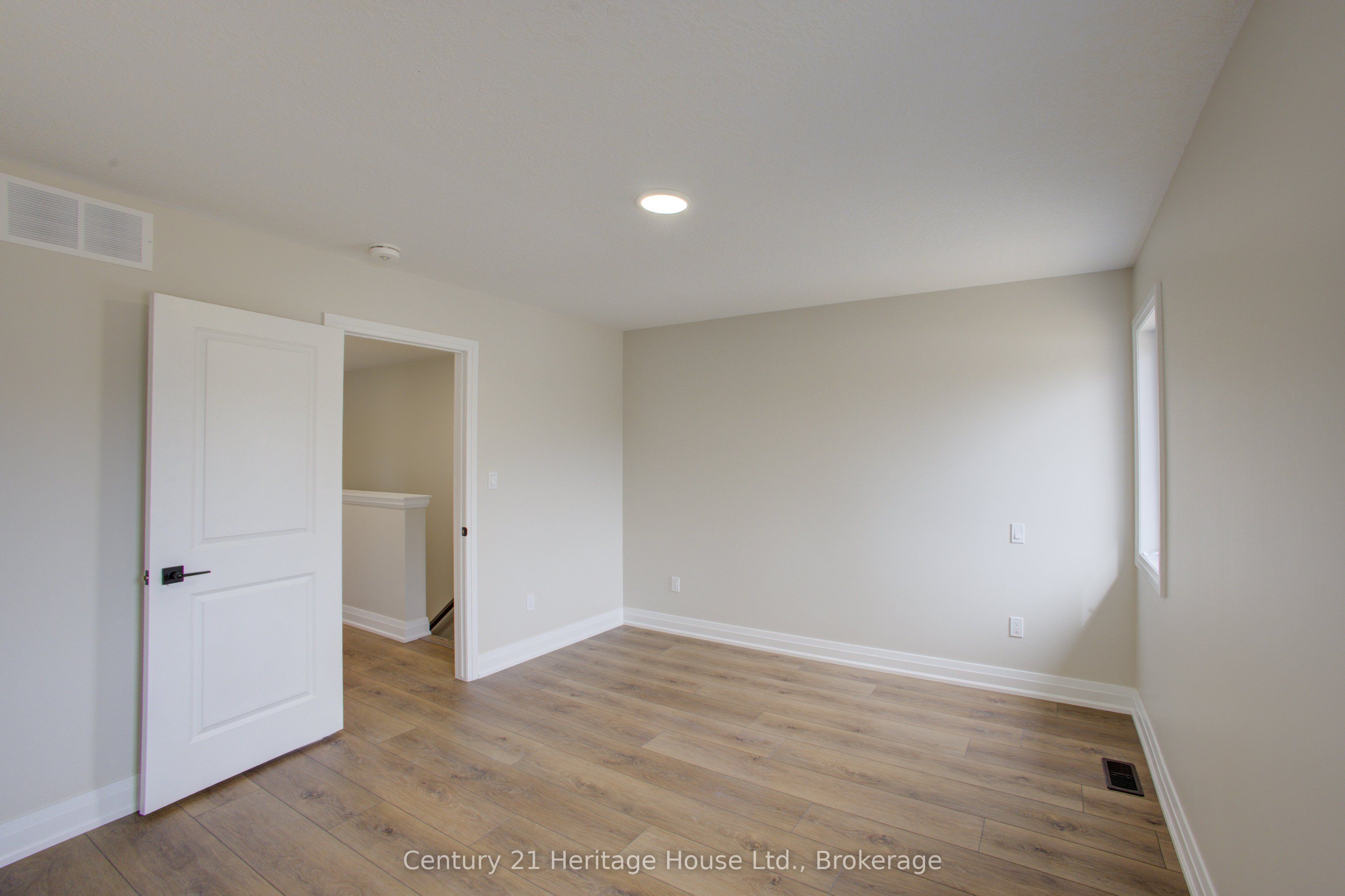 229 Bruce Street S 4 Property Photo 23