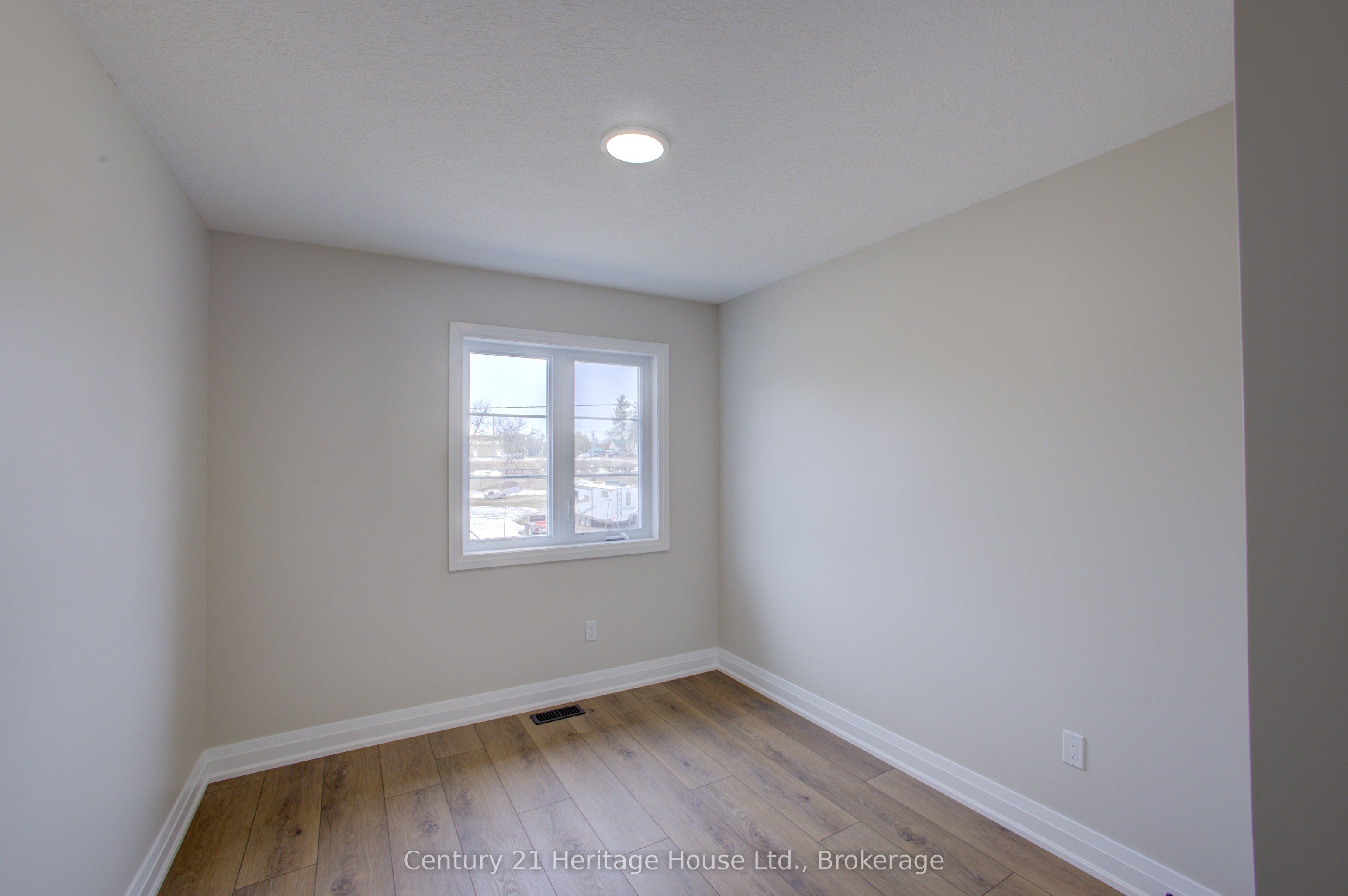 229 Bruce Street S 4 Property Photo 25