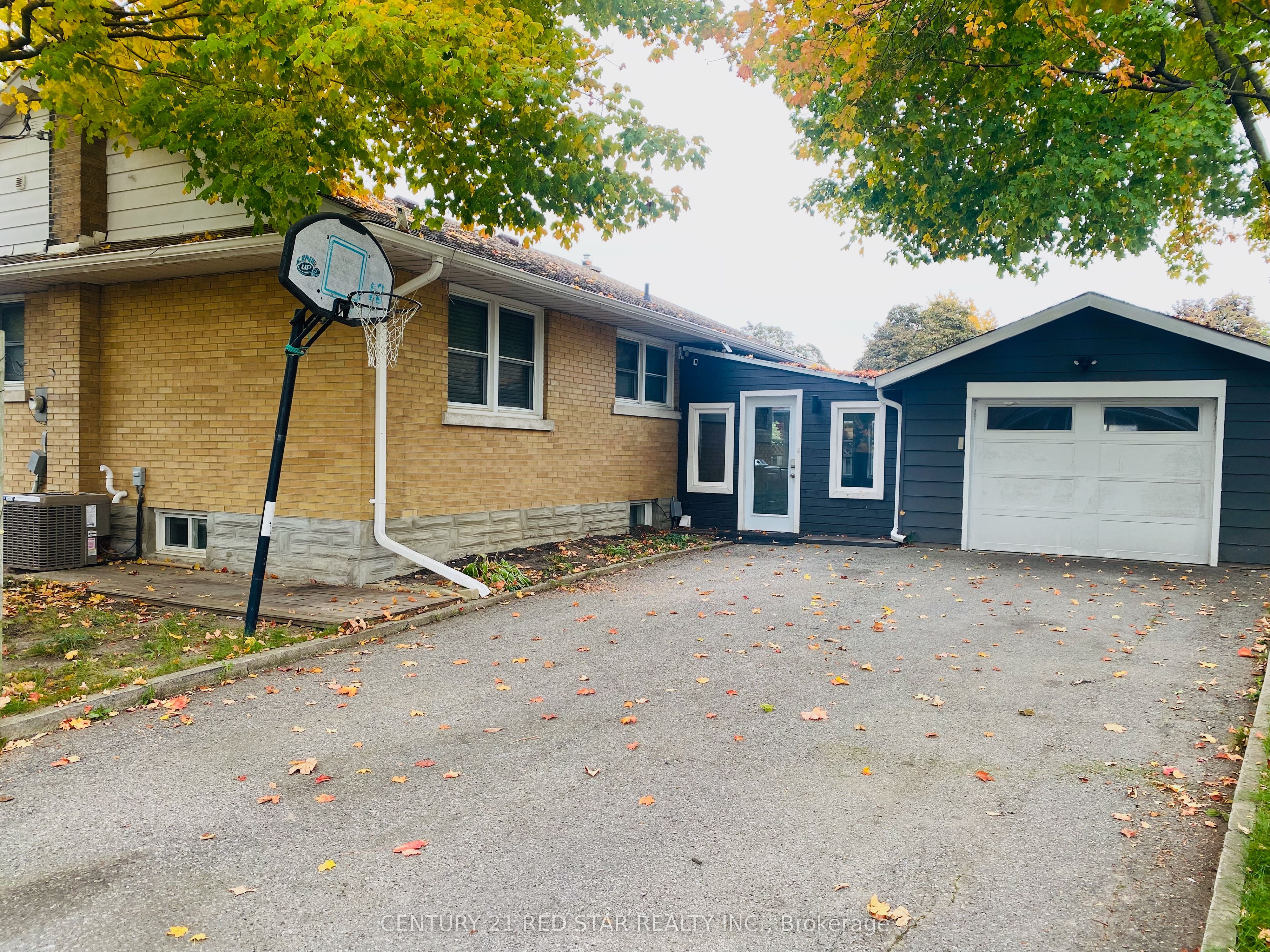 107 Ellis Crescent S Property Photo 1