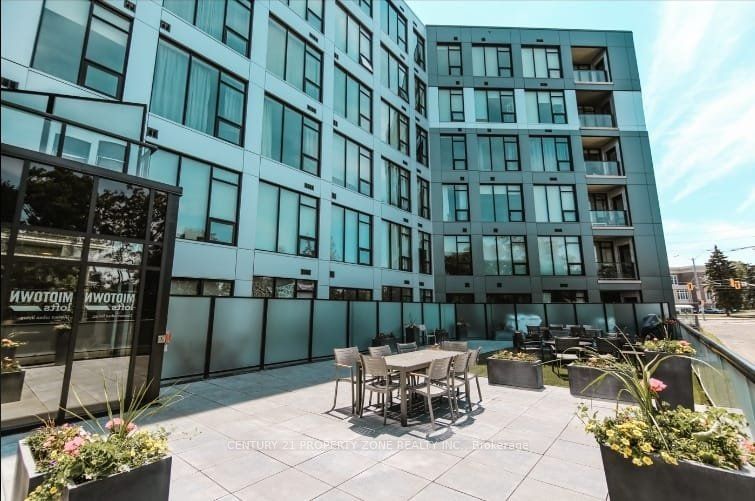 690 King Street W 415 Property Photo 1