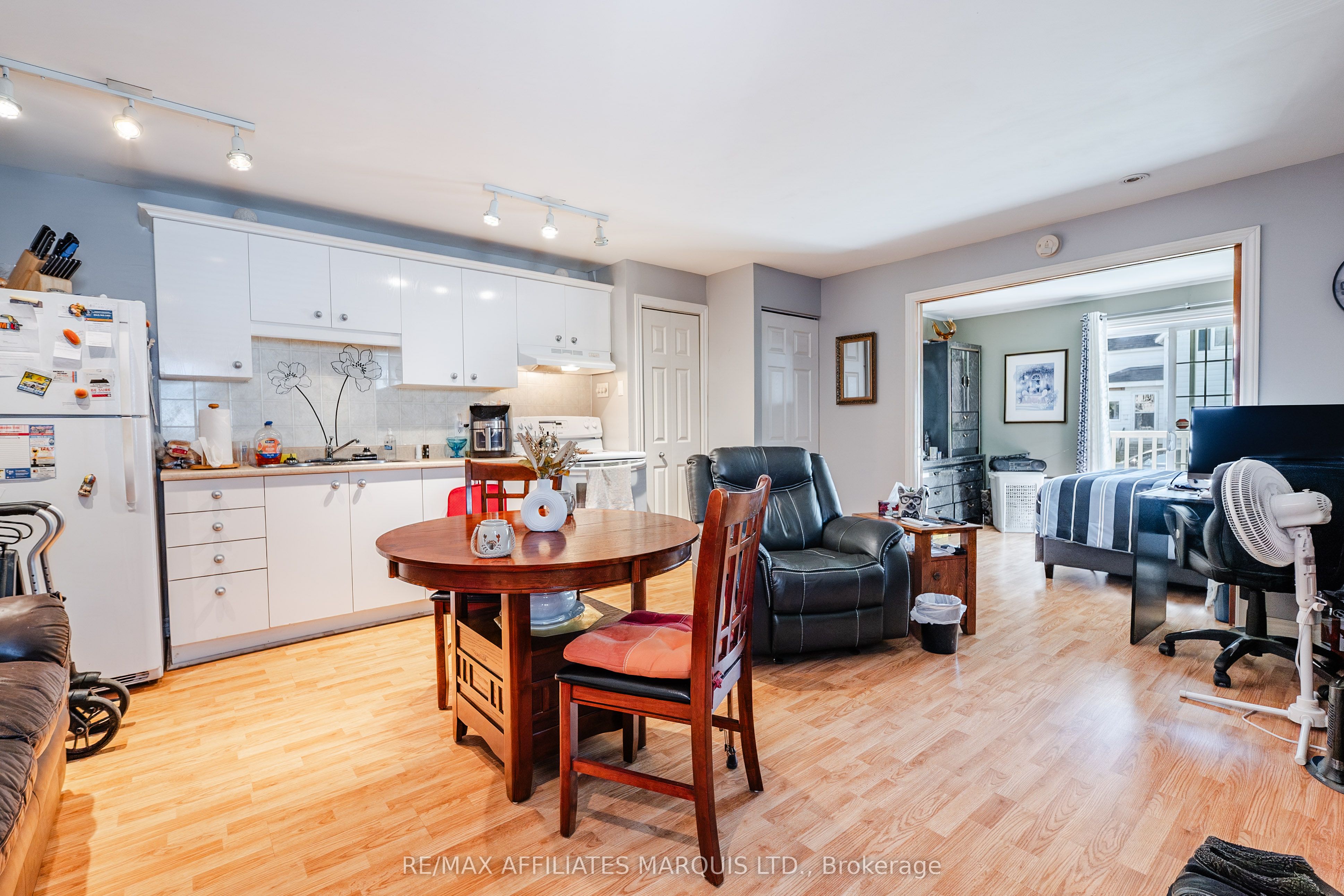 311 Sixth Street E Property Photo 6