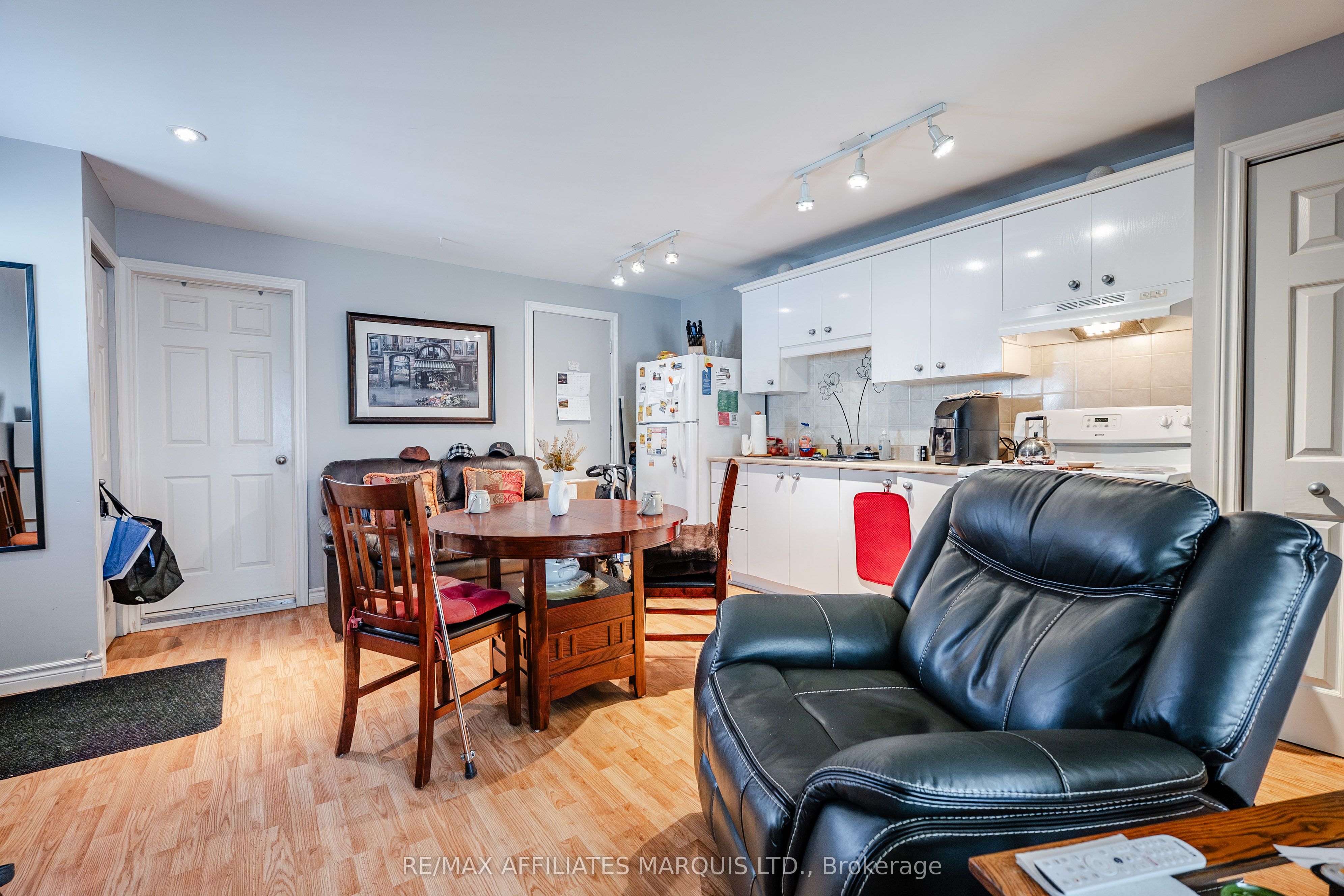 311 Sixth Street E Property Photo 9