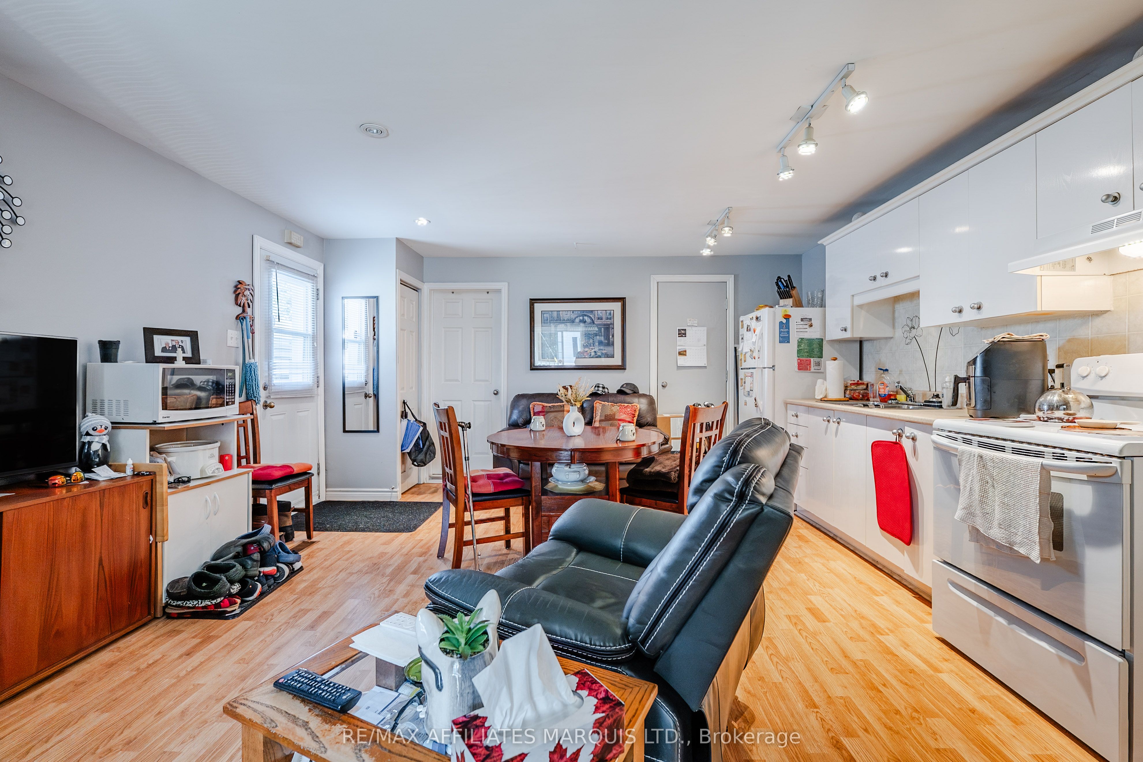 311 Sixth Street E Property Photo 10