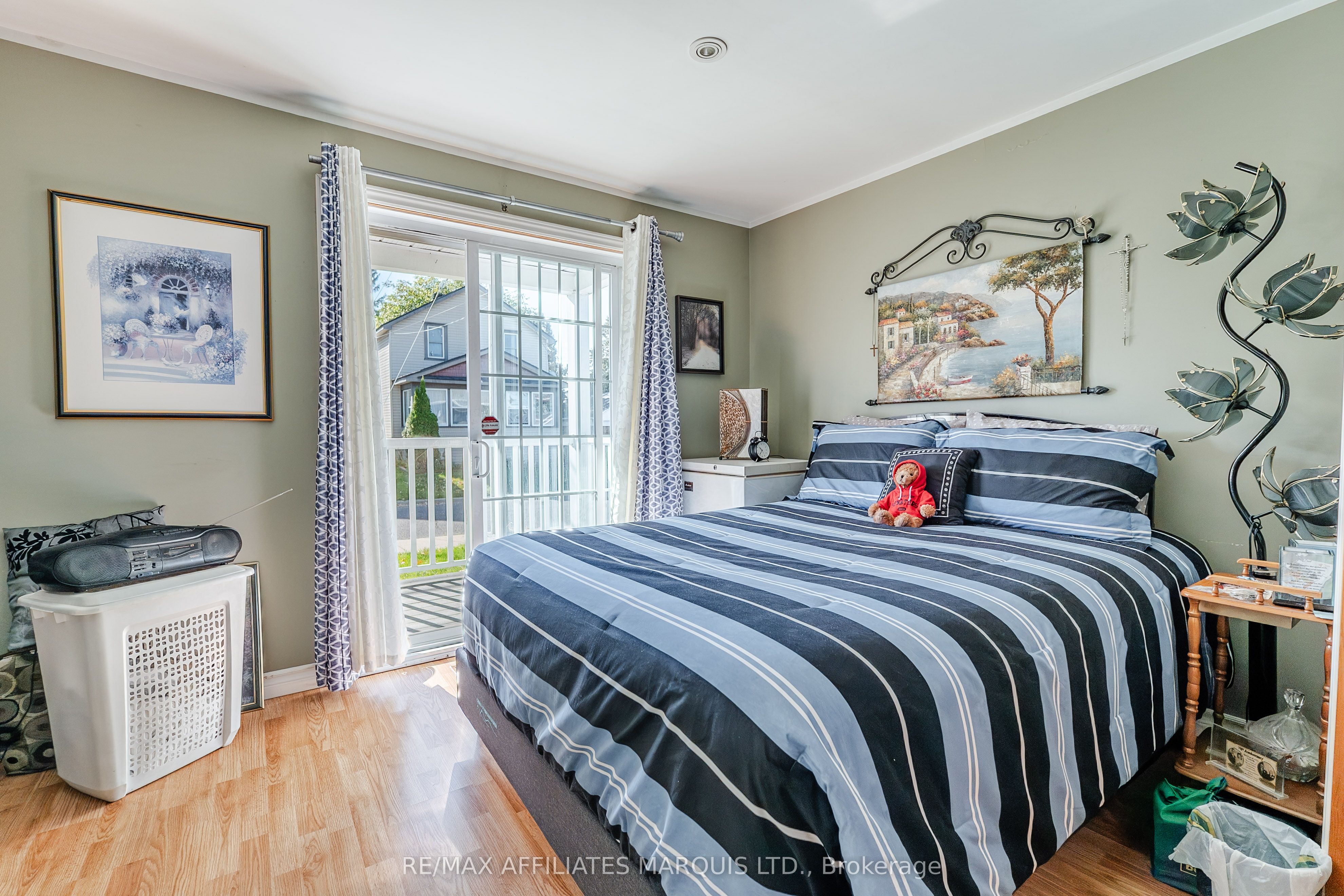 311 Sixth Street E Property Photo 11