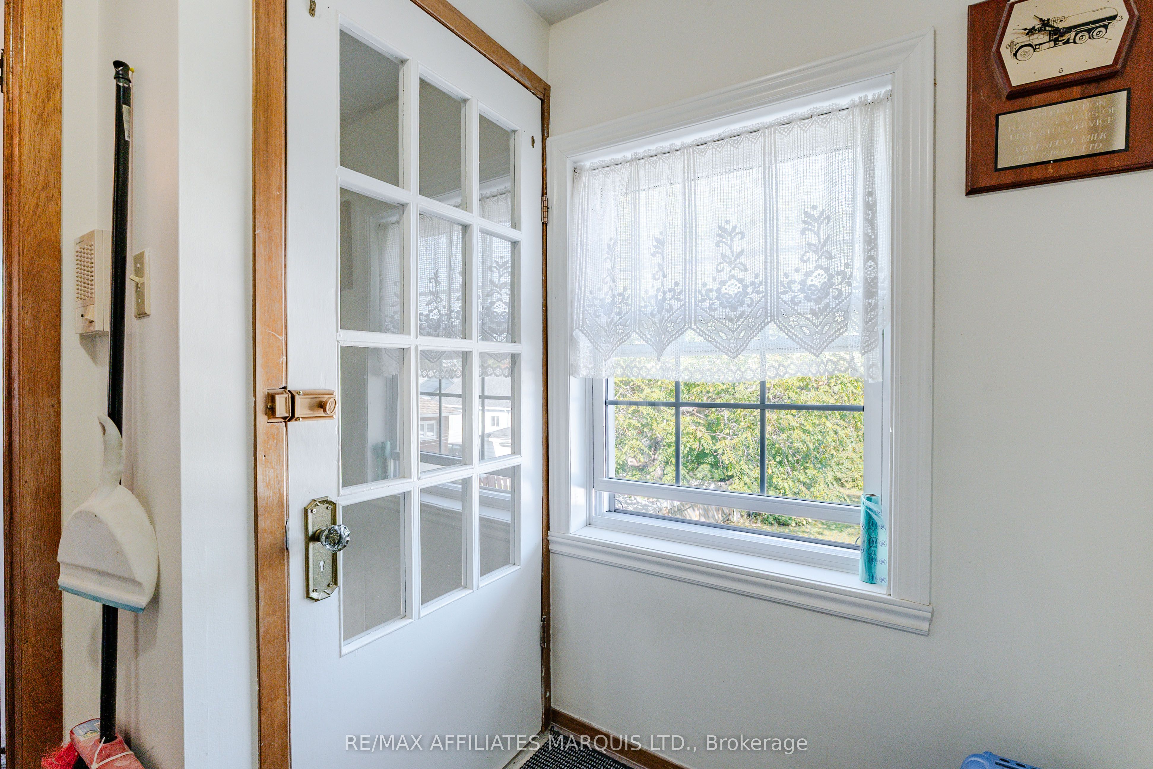 311 Sixth Street E Property Photo 29