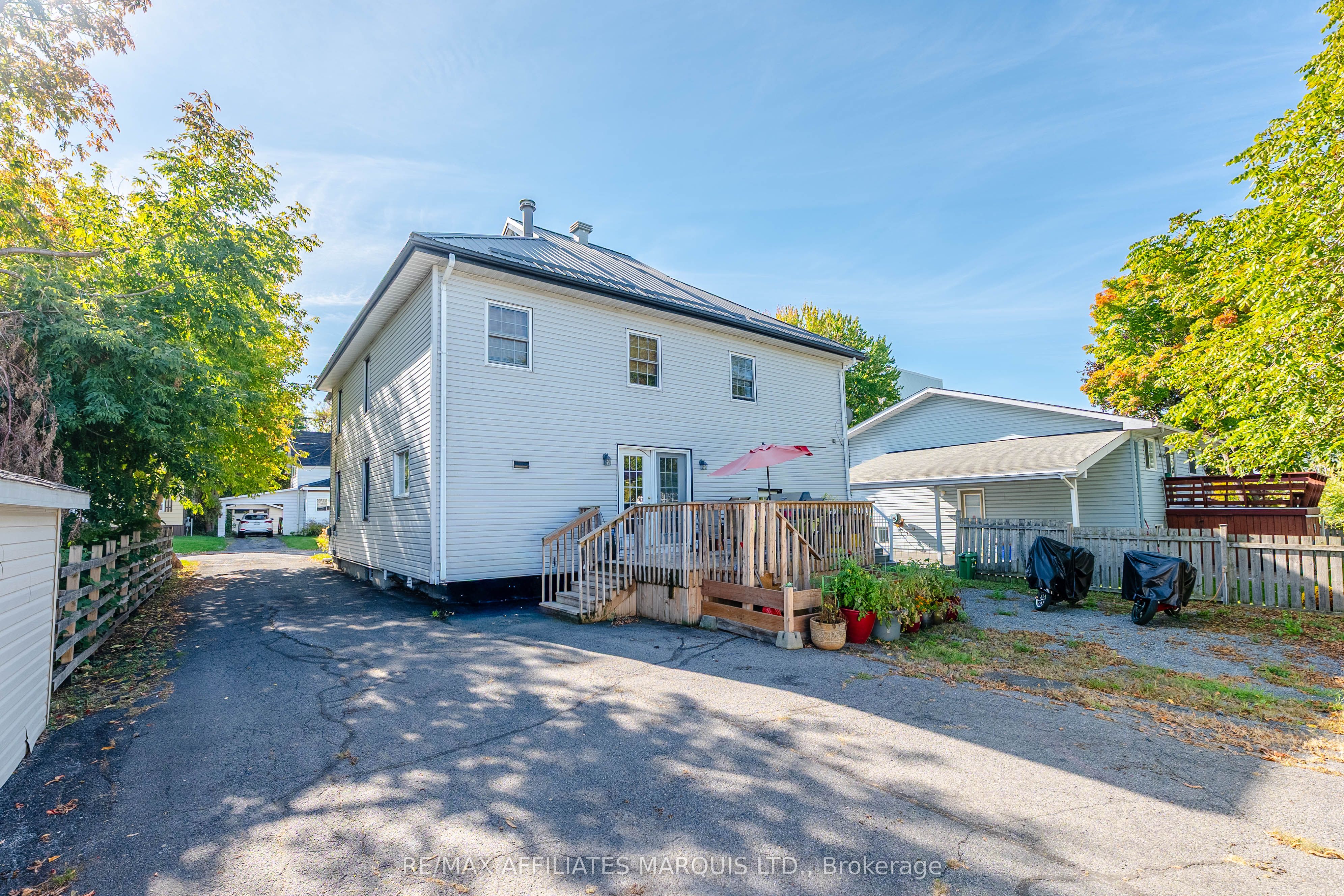 311 Sixth Street E Property Photo 39