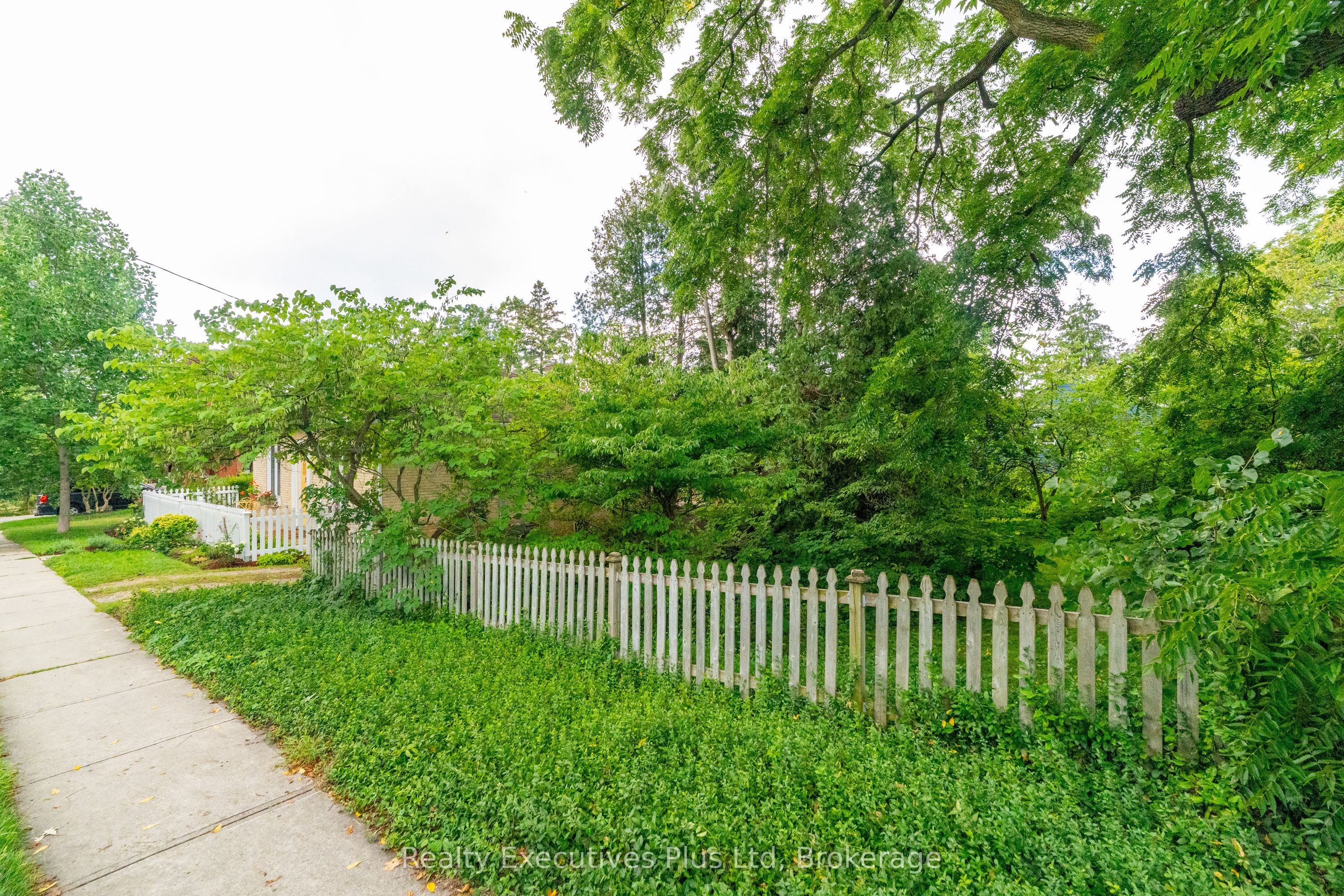 X12470736 Property Photo 3