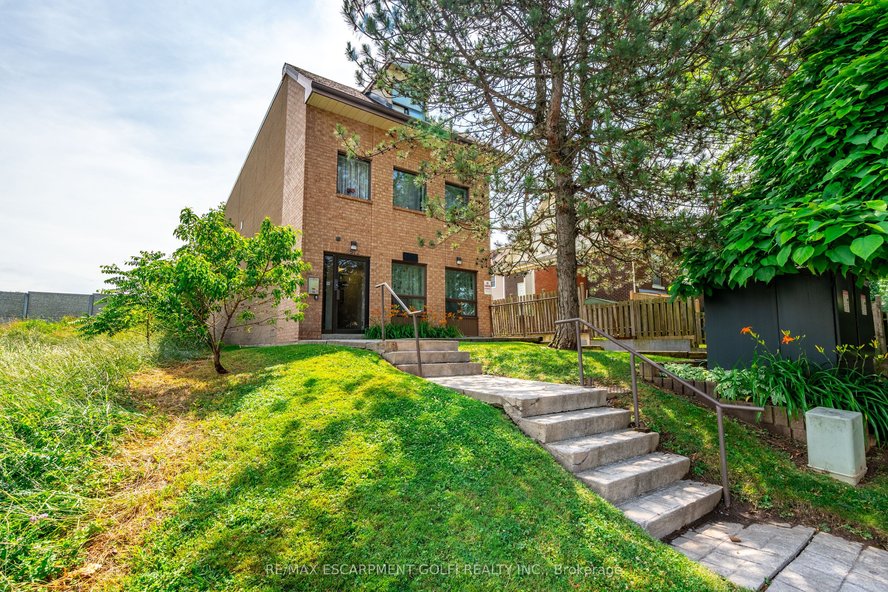 4872 Valley Way Property Photo 1