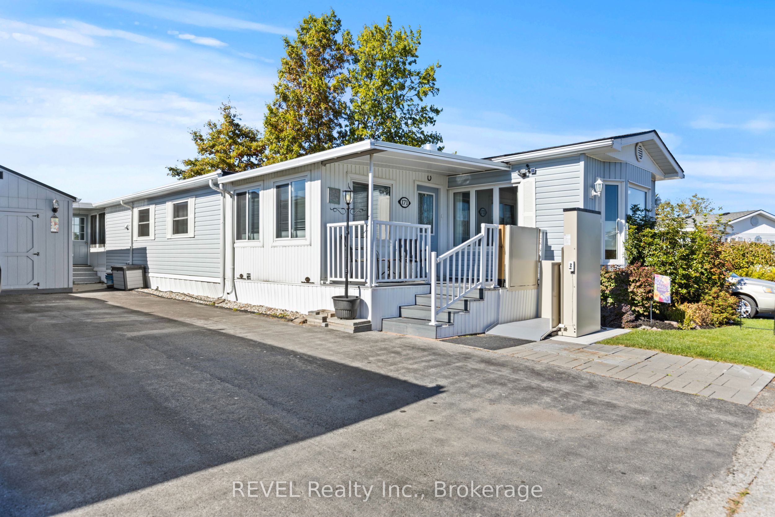 3033 Townline Road S 171 Property Photo 1