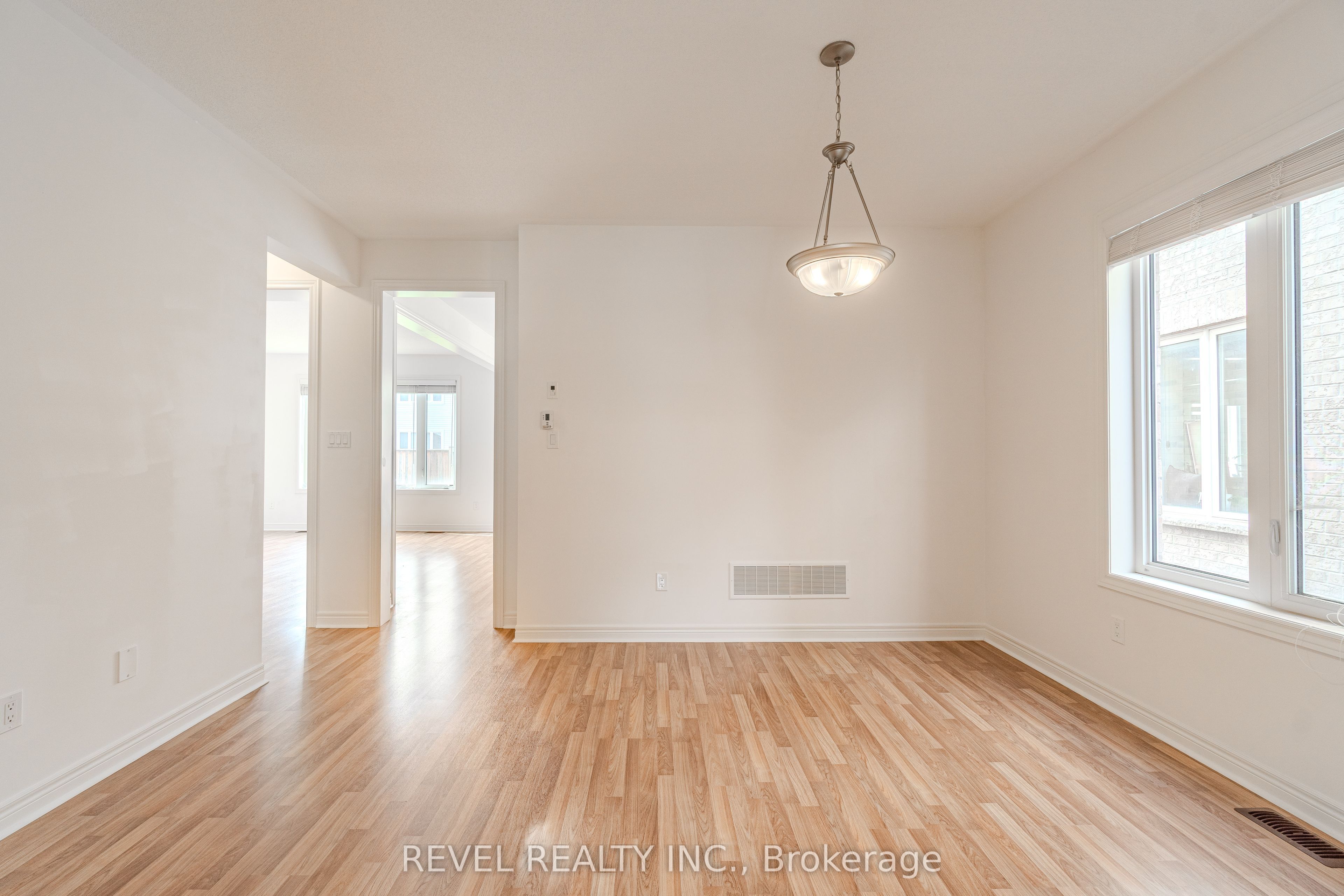 77 Barlow Place Property Photo 4