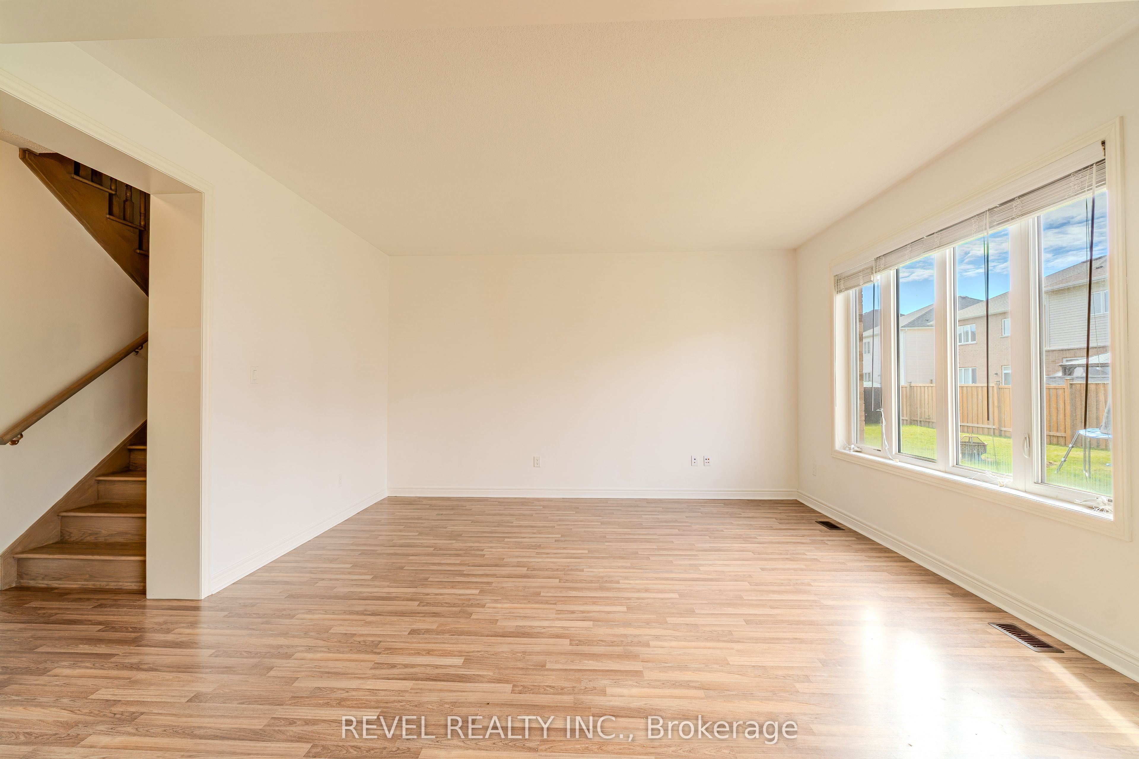 77 Barlow Place Property Photo 8